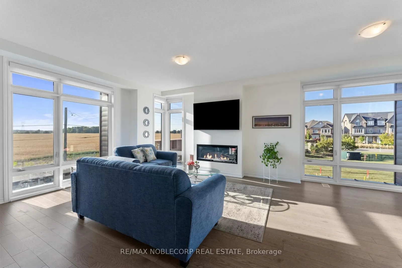 75 Holyrood Crescent