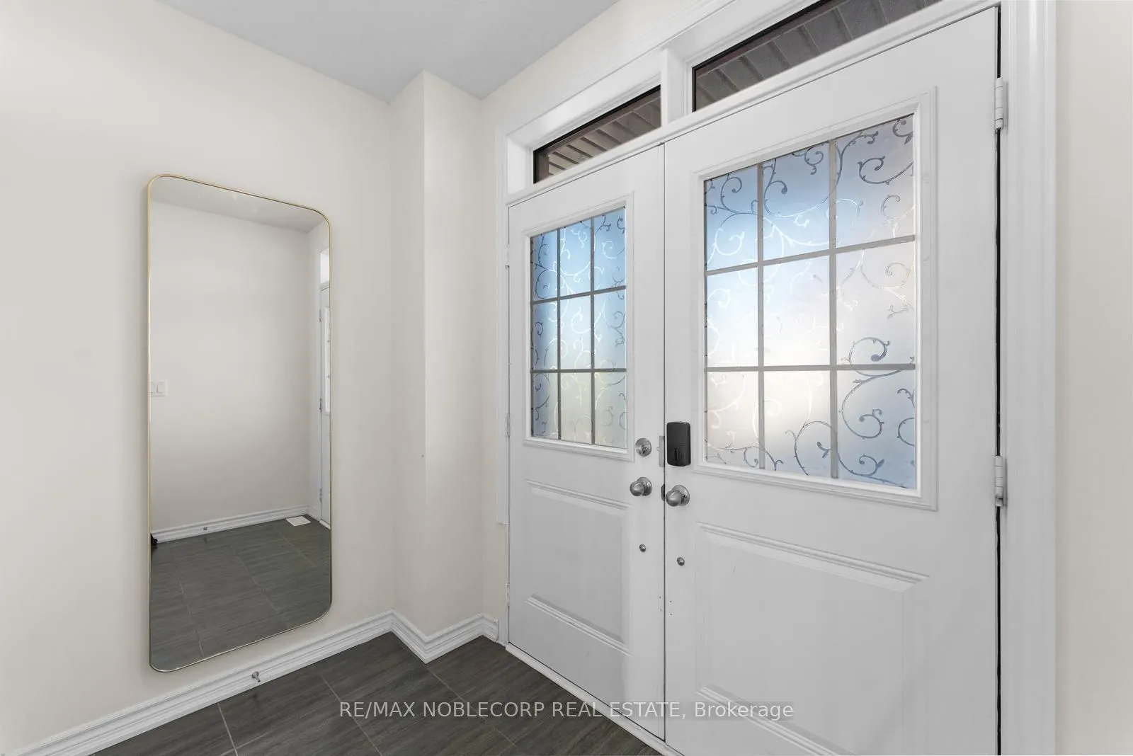 75 Holyrood Crescent