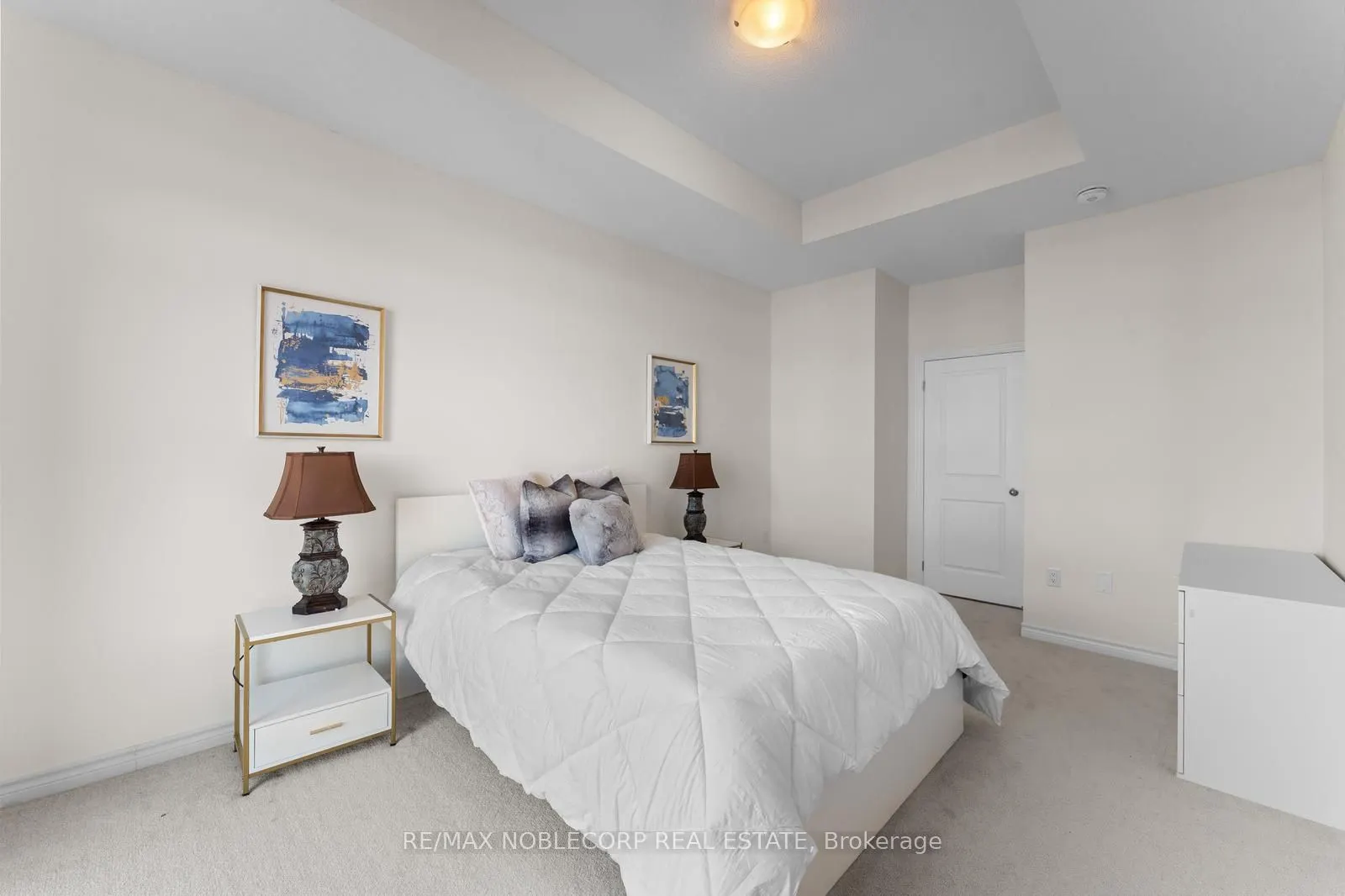 75 Holyrood Crescent