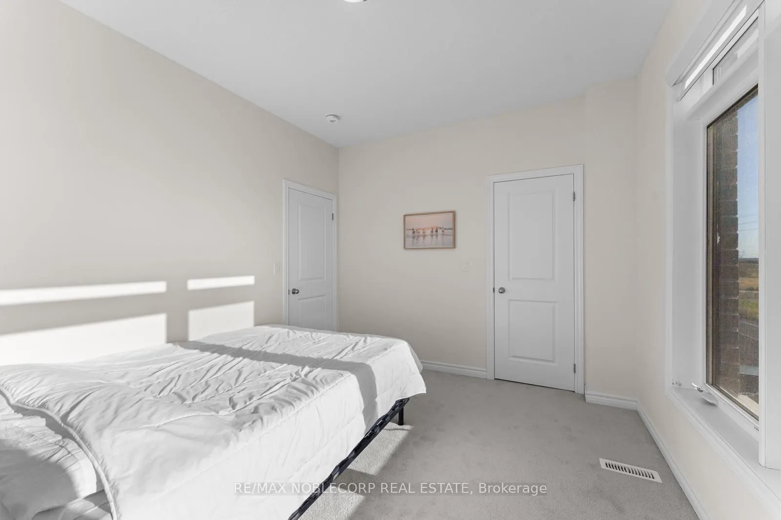 75 Holyrood Crescent