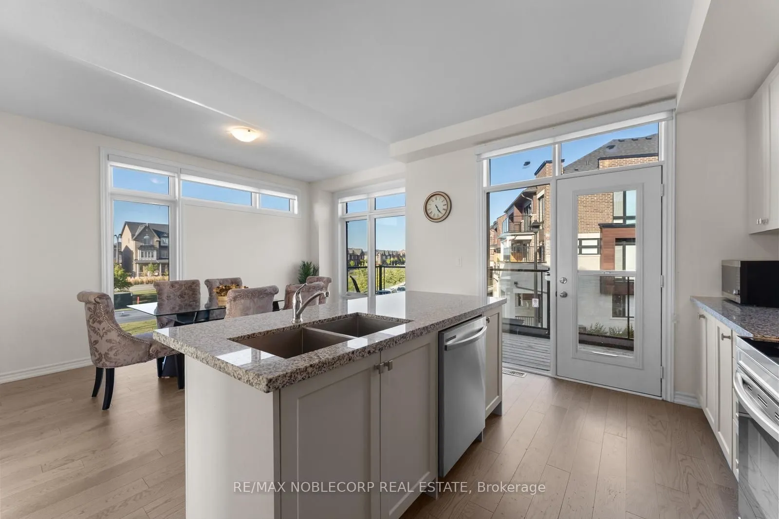 75 Holyrood Crescent