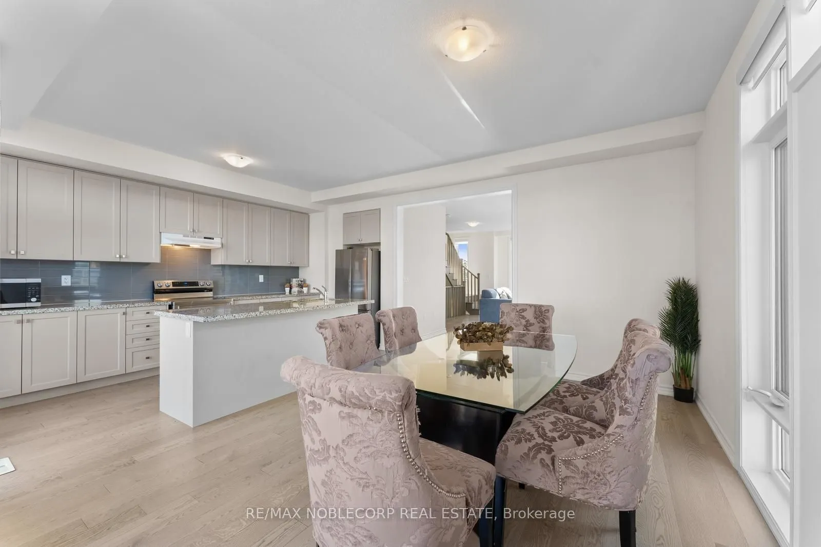 75 Holyrood Crescent