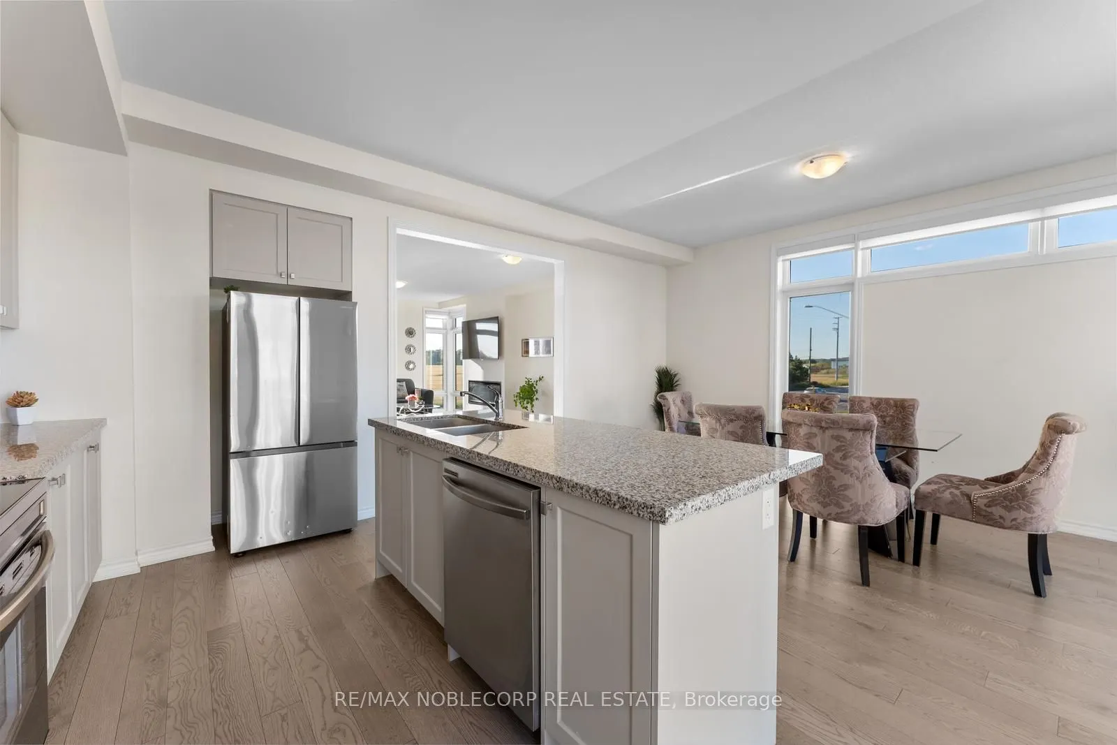 75 Holyrood Crescent