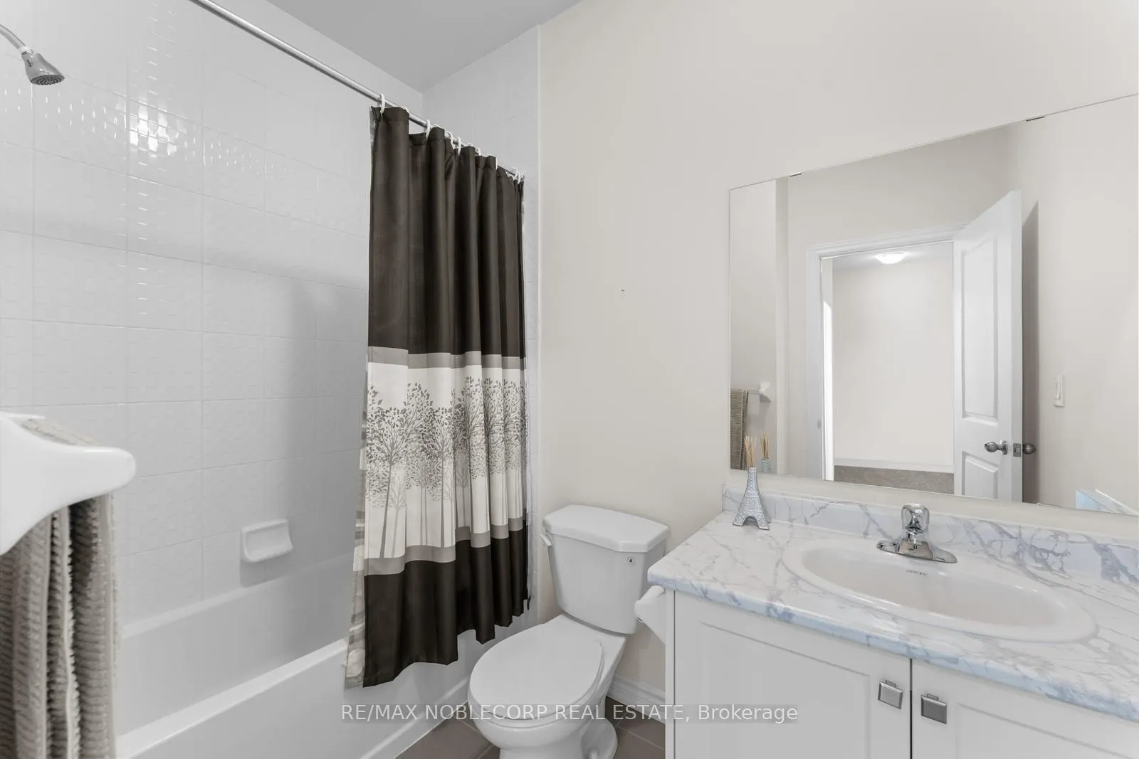 75 Holyrood Crescent