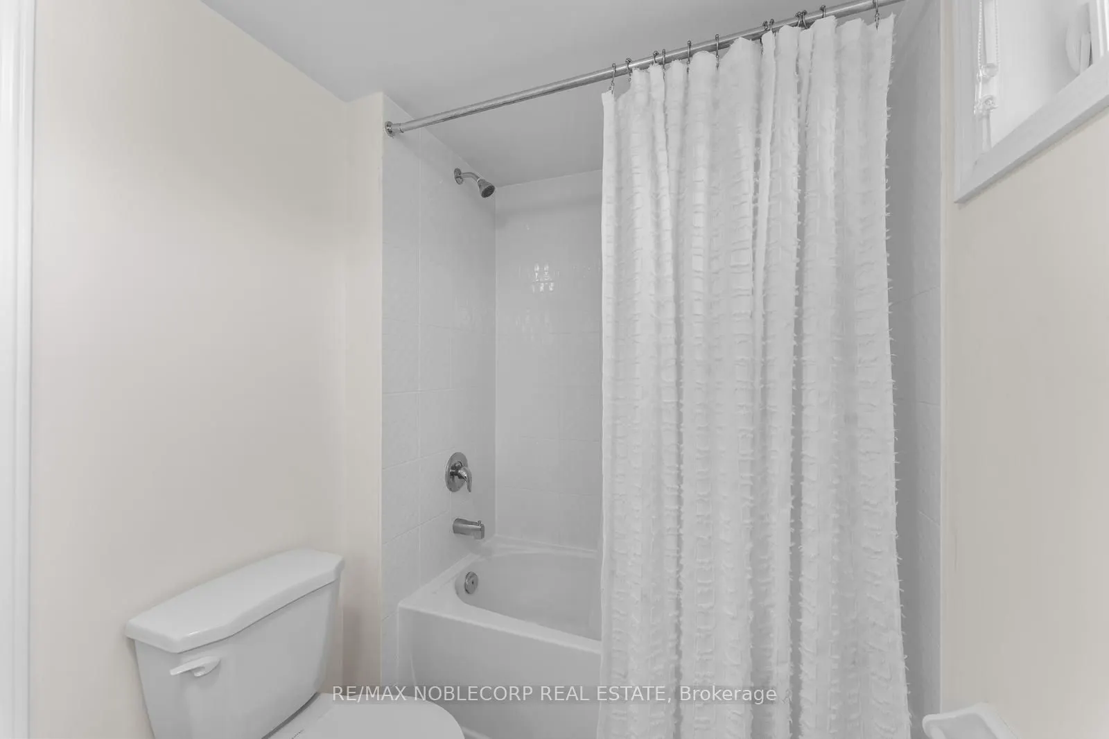 75 Holyrood Crescent