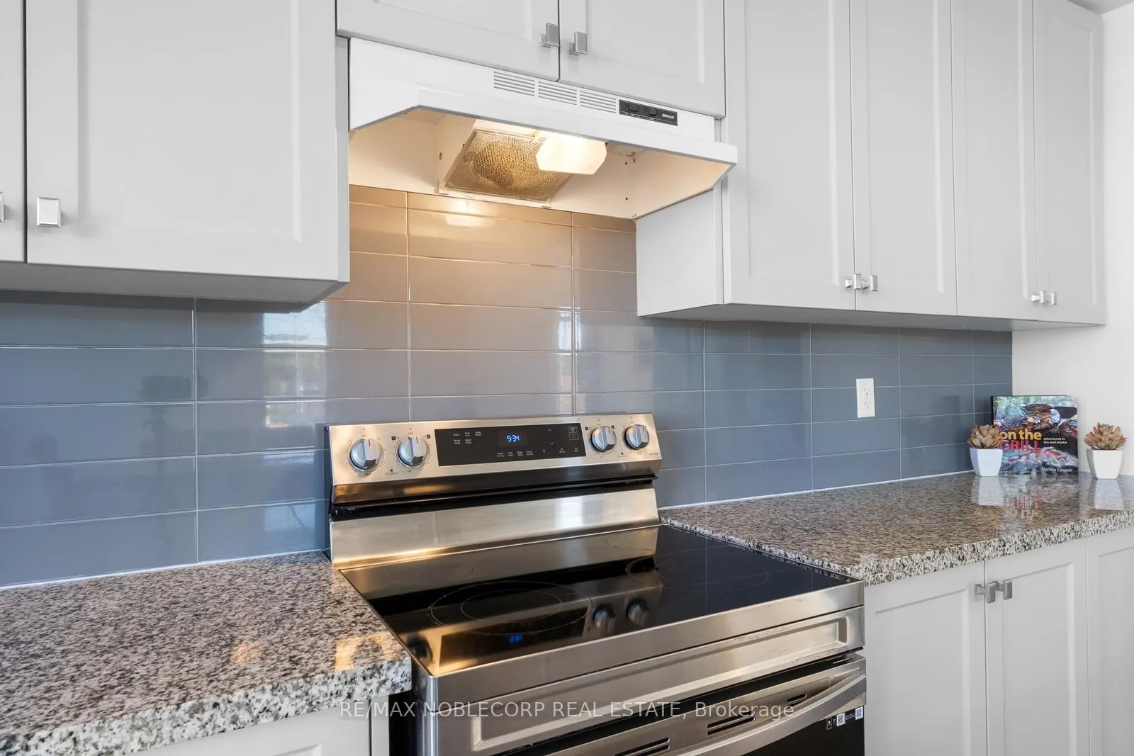 75 Holyrood Crescent