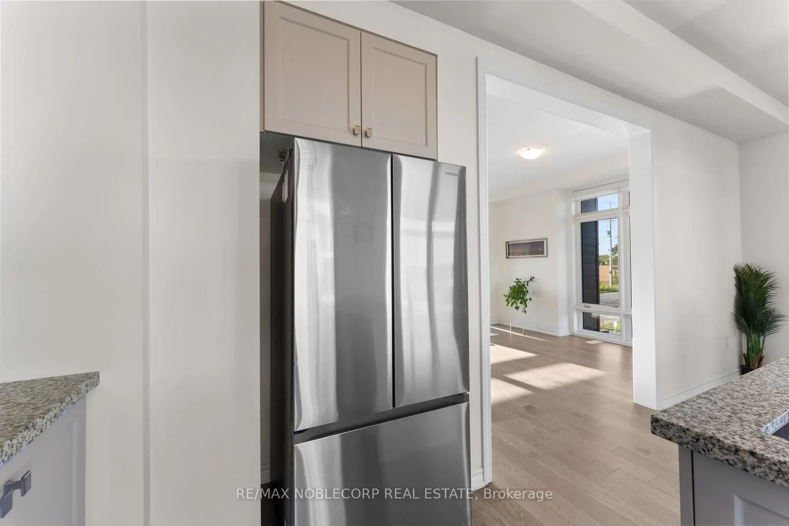 75 Holyrood Crescent