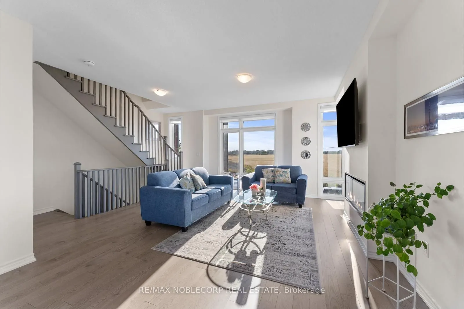 75 Holyrood Crescent