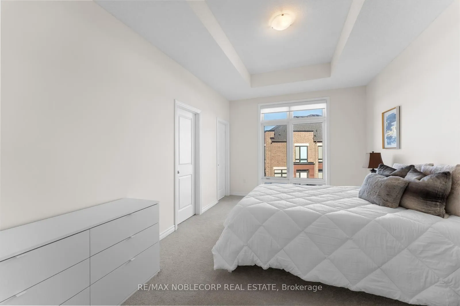 75 Holyrood Crescent