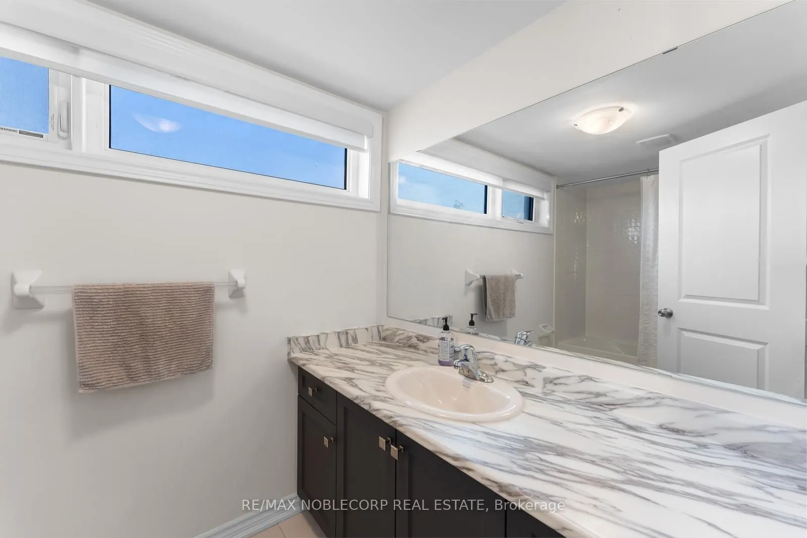 75 Holyrood Crescent