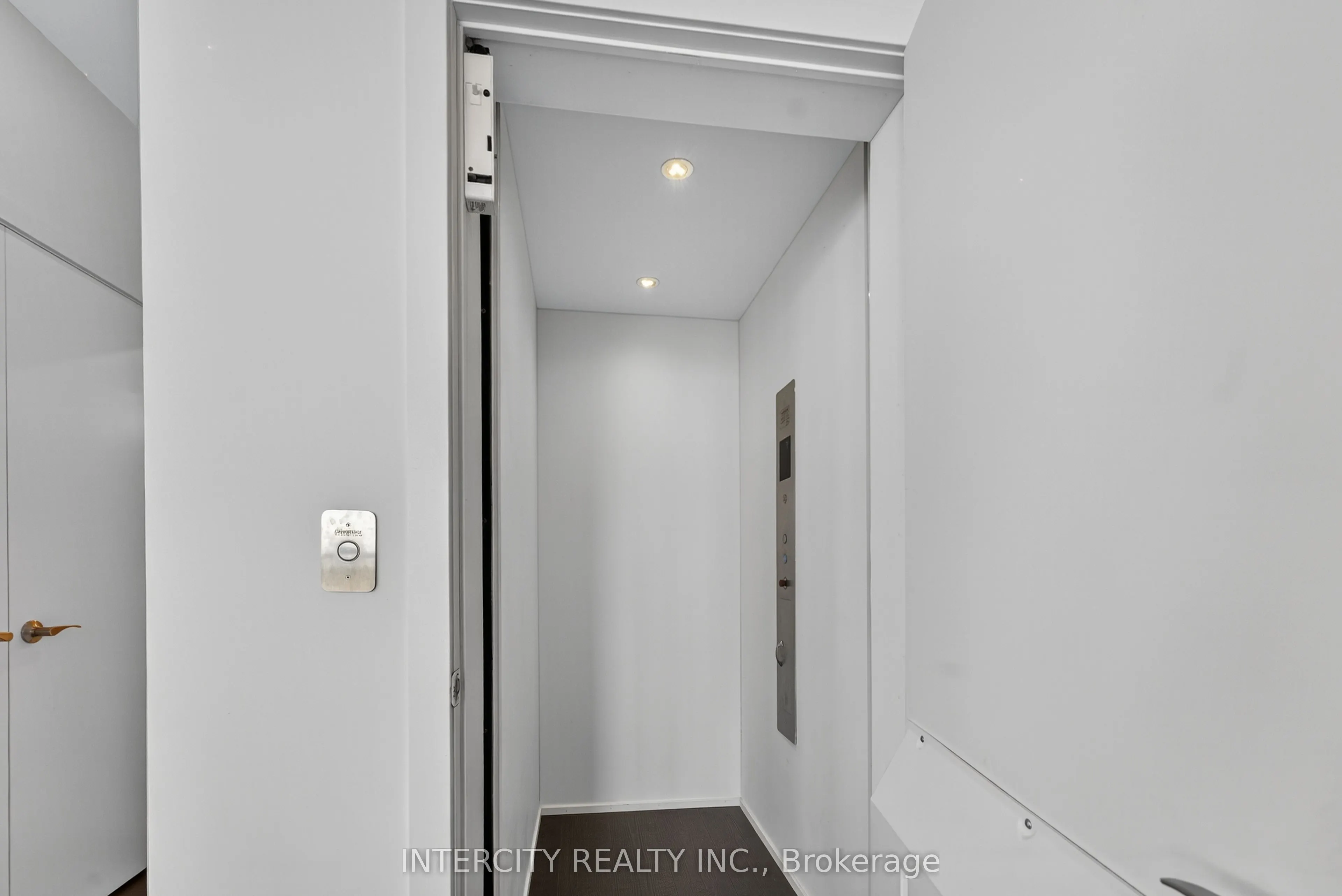 2910 Highway 7 Road, #Ph05