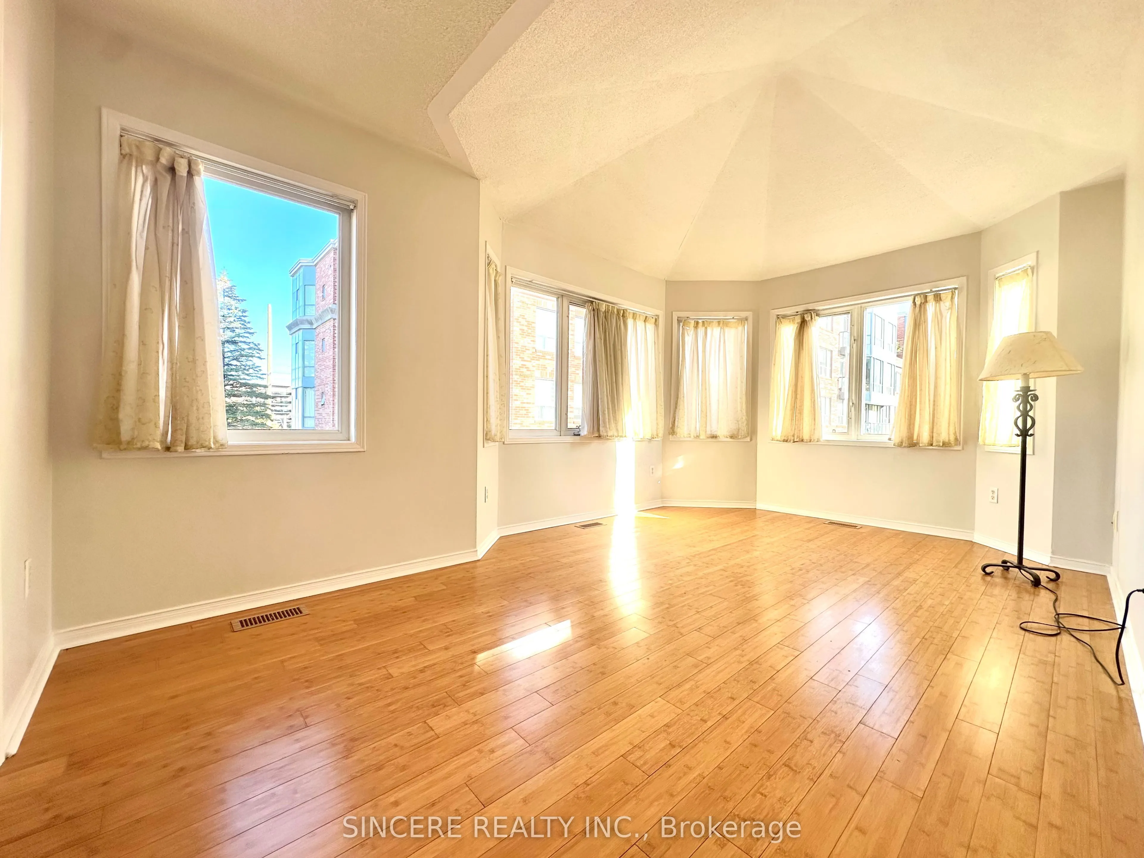 18 Clark Avenue W, #109