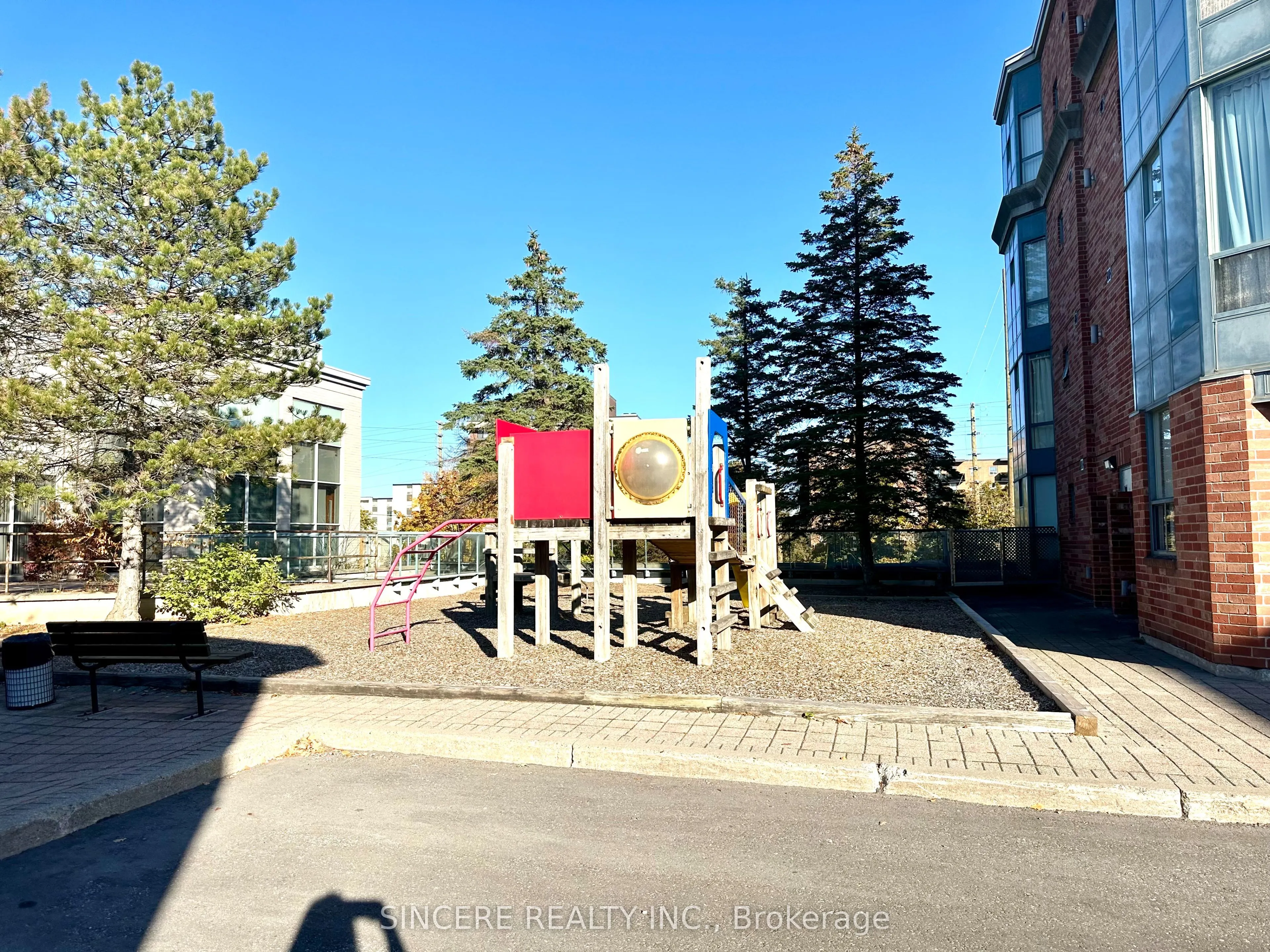 18 Clark Avenue W, #109