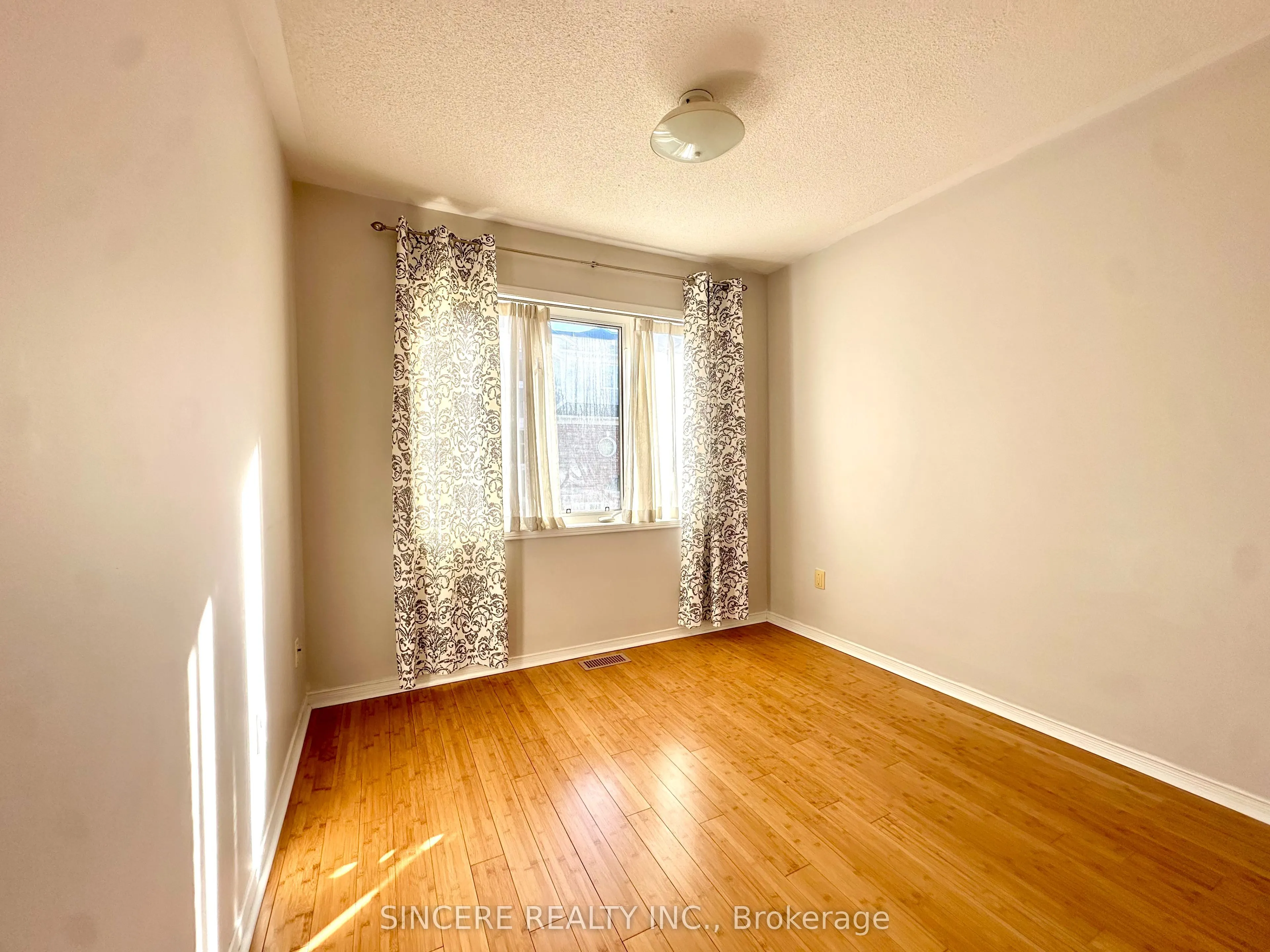 18 Clark Avenue W, #109