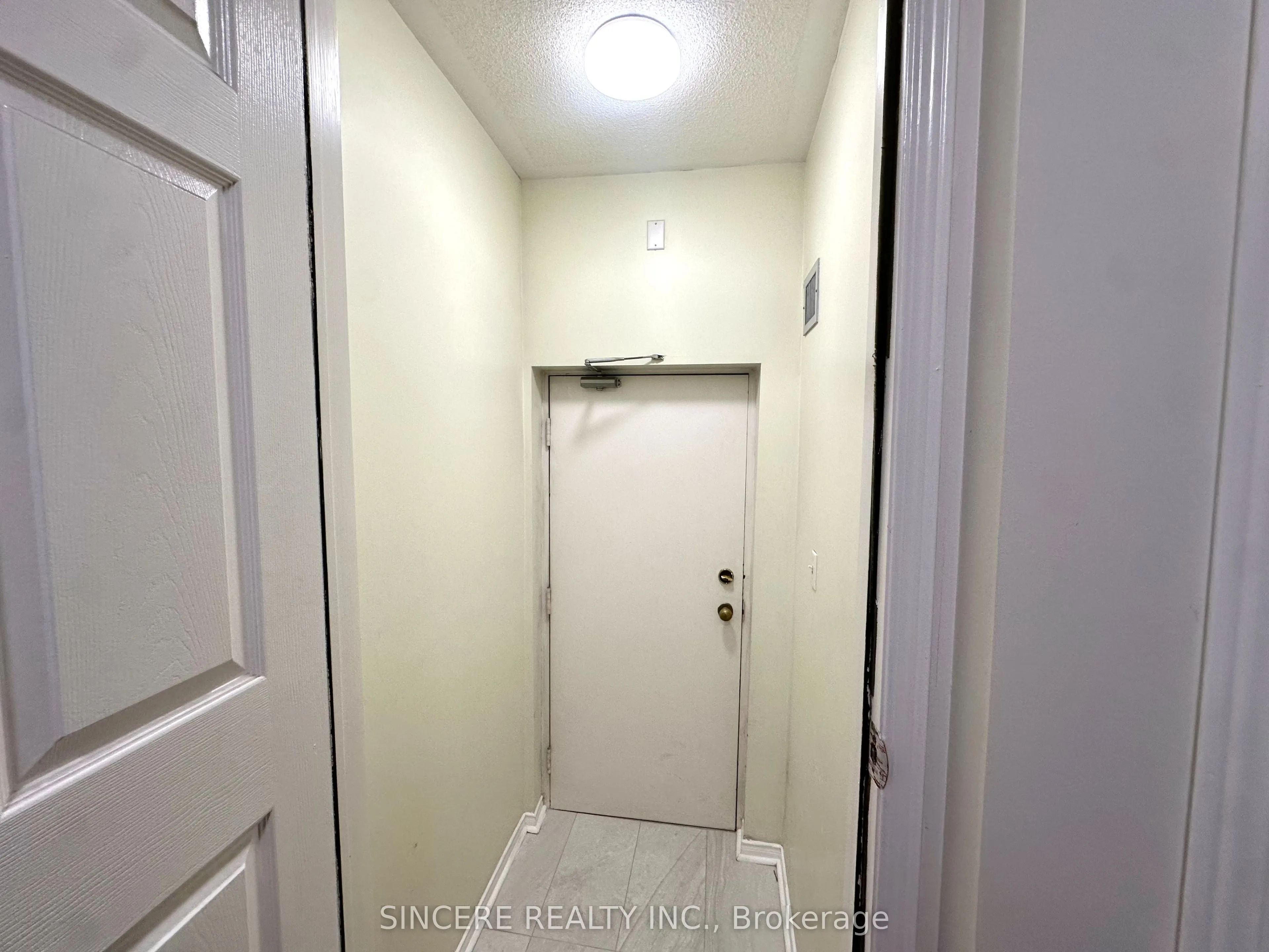 18 Clark Avenue W, #109