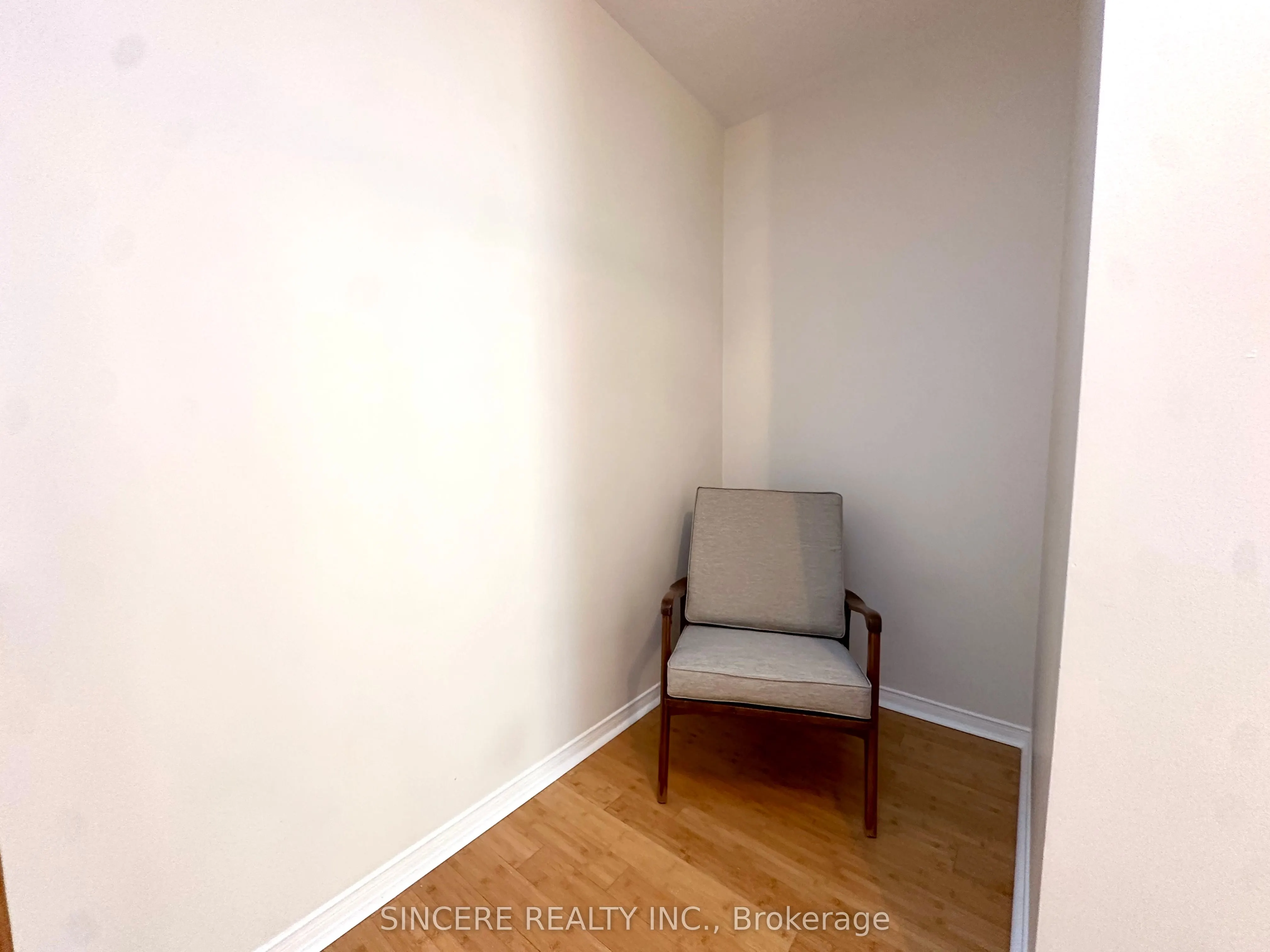 18 Clark Avenue W, #109