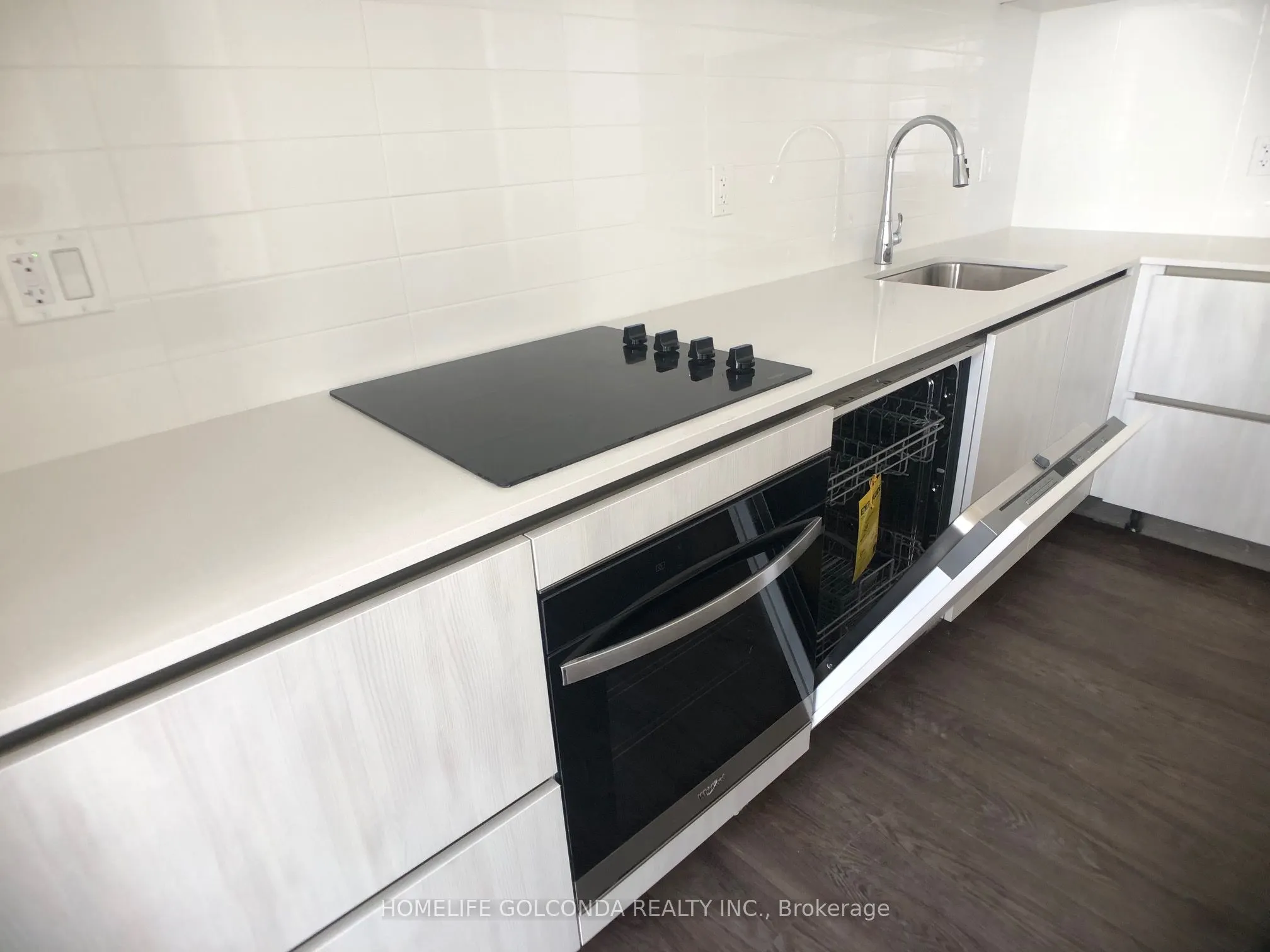 12 DAVID EYER Road, #1121