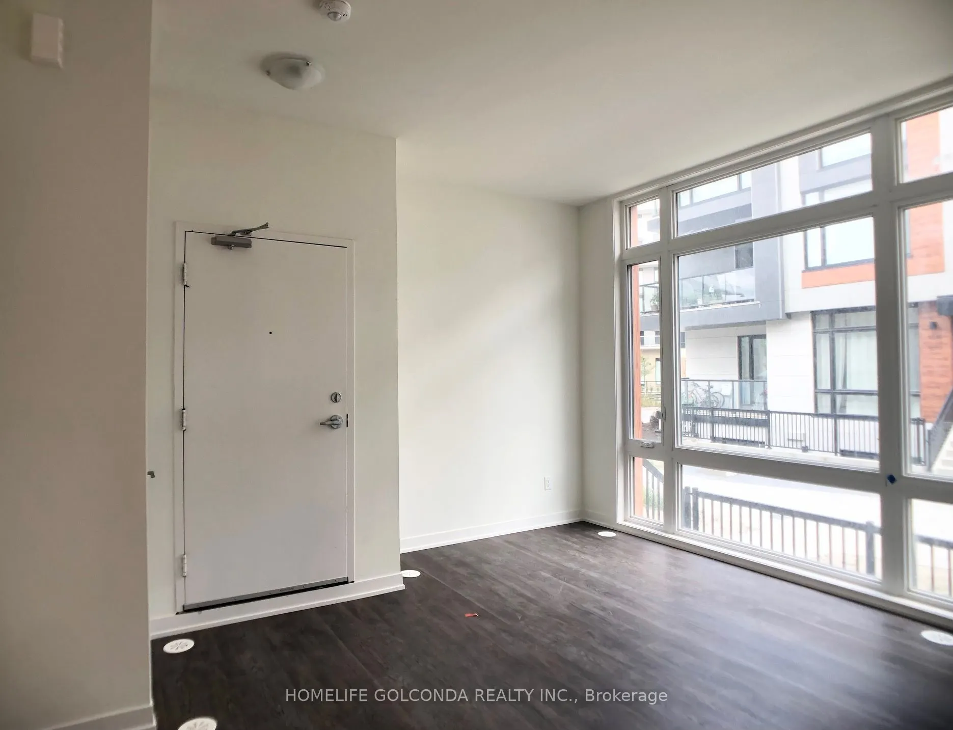 12 DAVID EYER Road, #1121