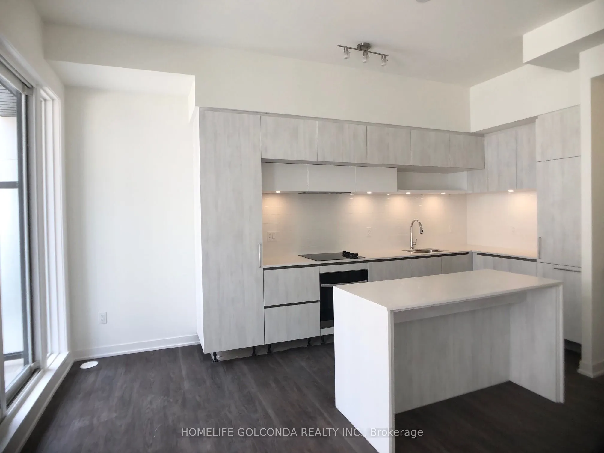 12 DAVID EYER Road, #1121