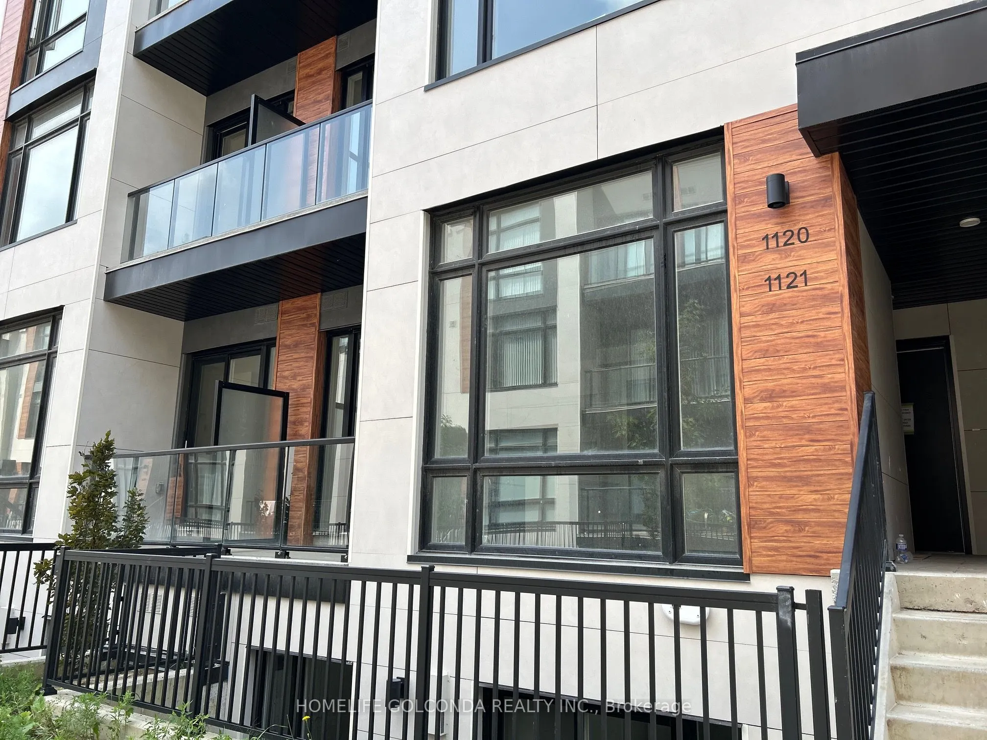 12 DAVID EYER Road, #1121