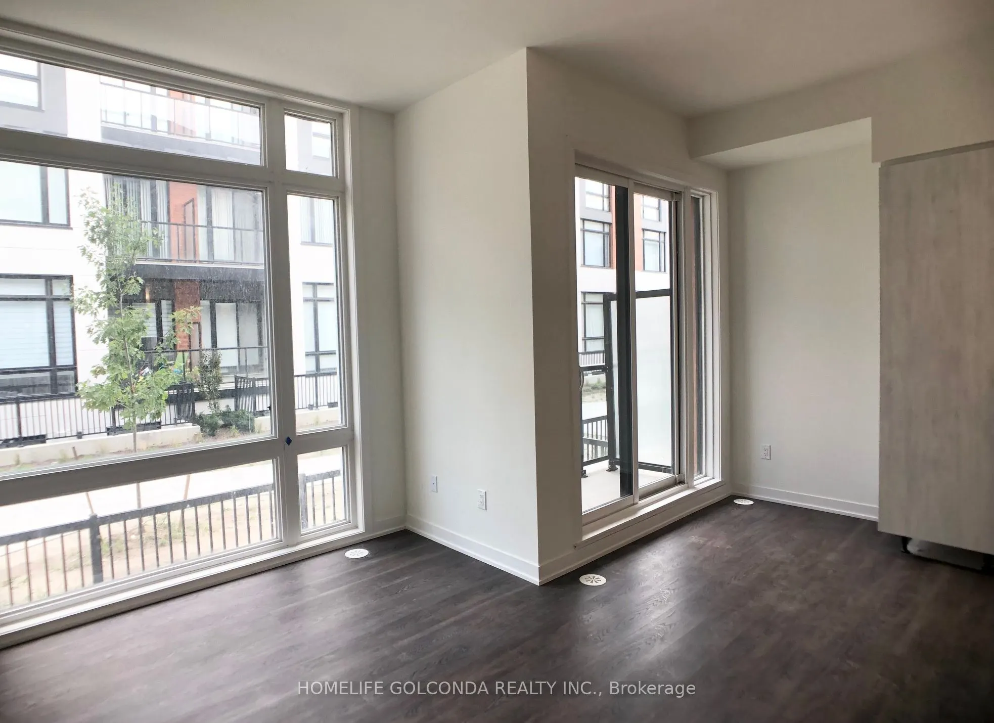 12 DAVID EYER Road, #1121