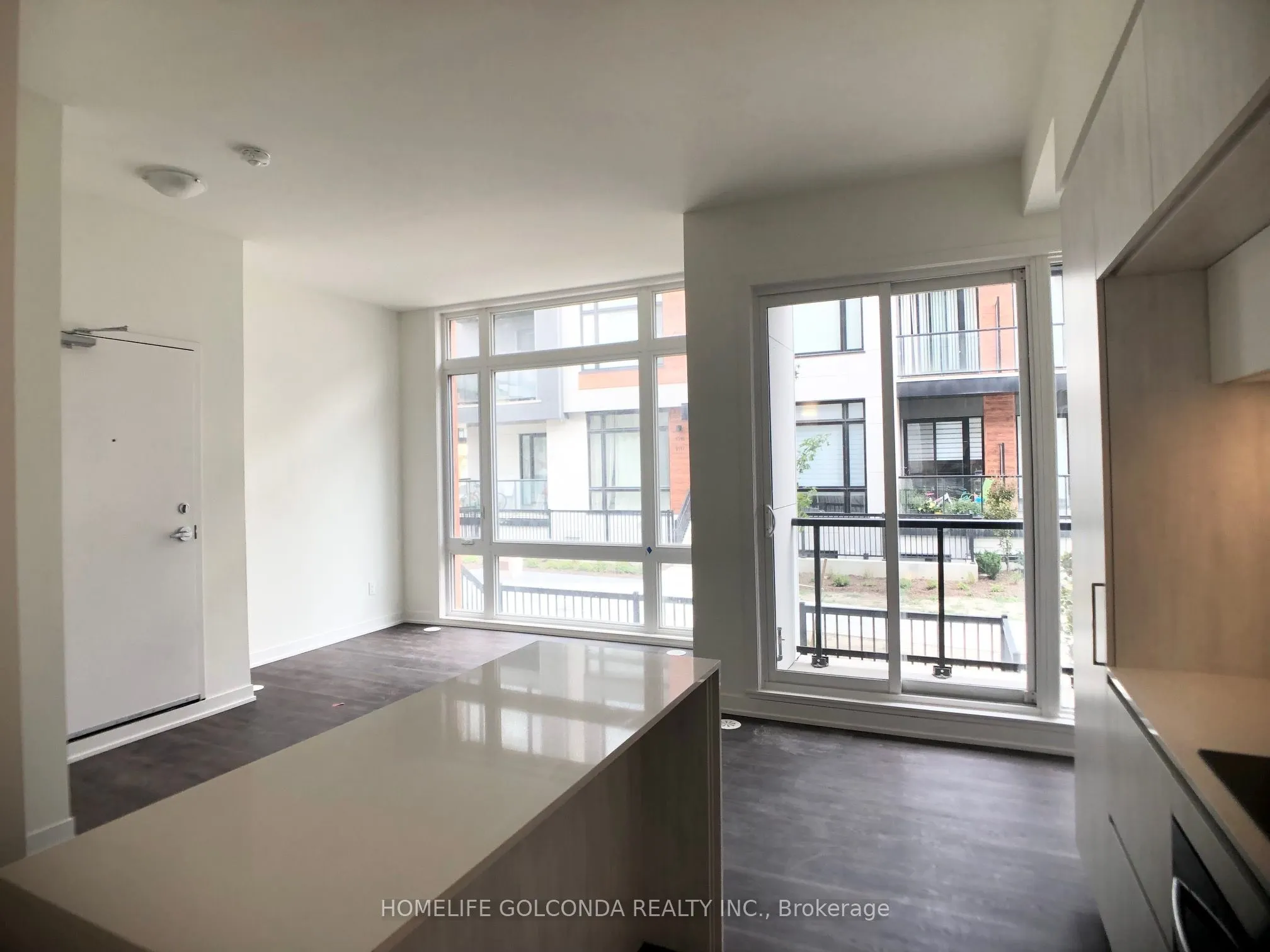 12 DAVID EYER Road, #1121