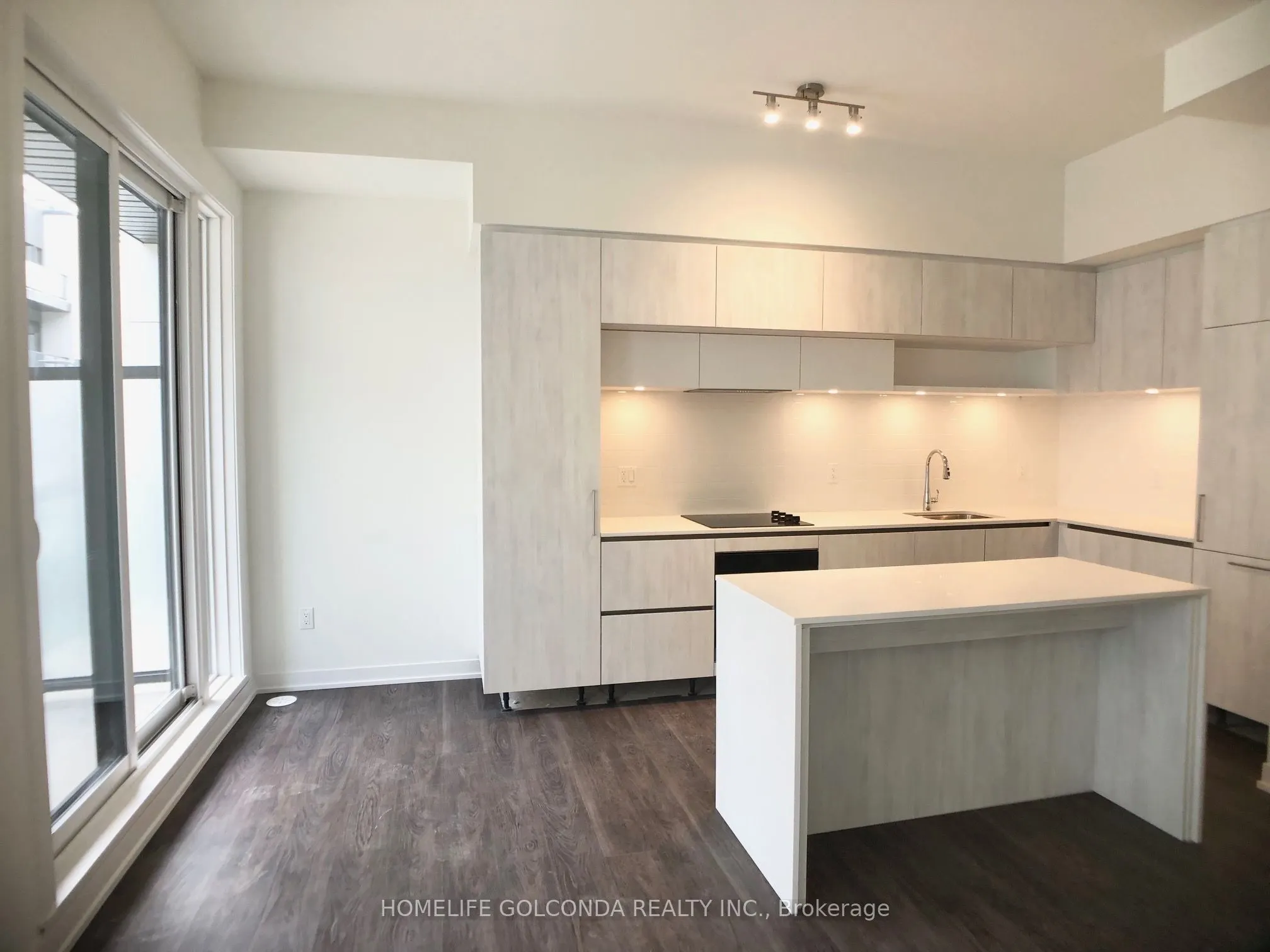 12 DAVID EYER Road, #1121