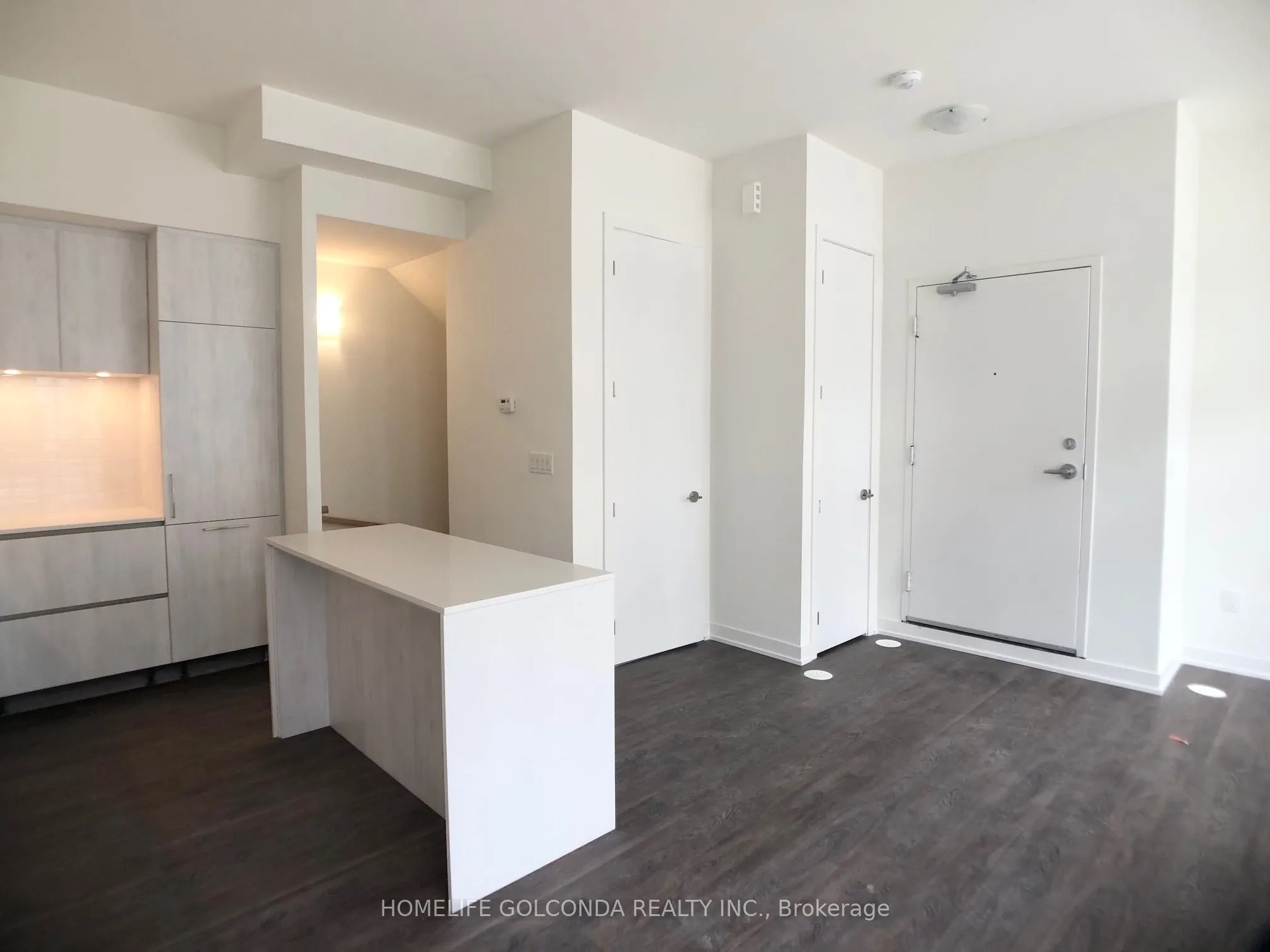 12 DAVID EYER Road, #1121