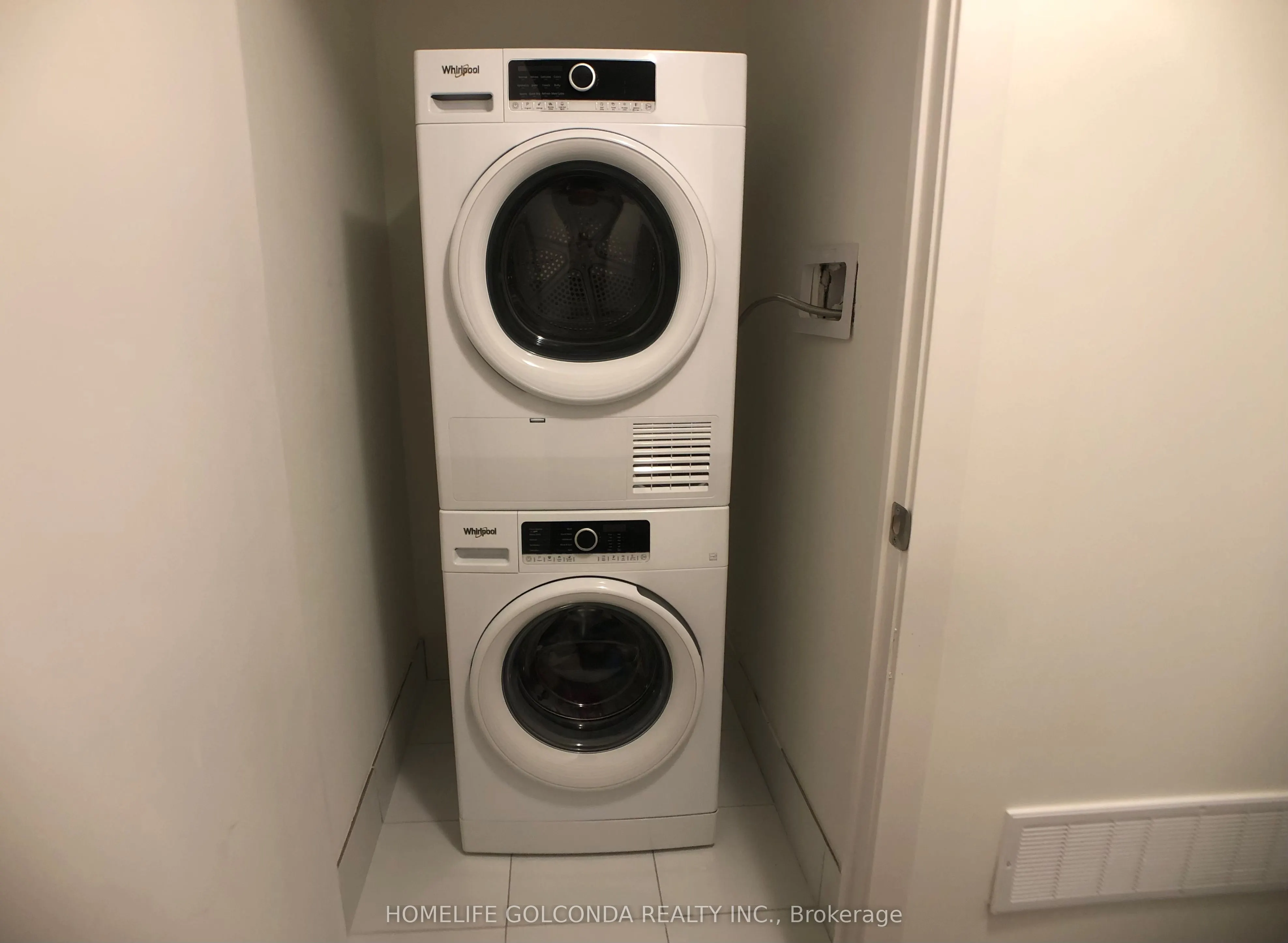 12 DAVID EYER Road, #1121