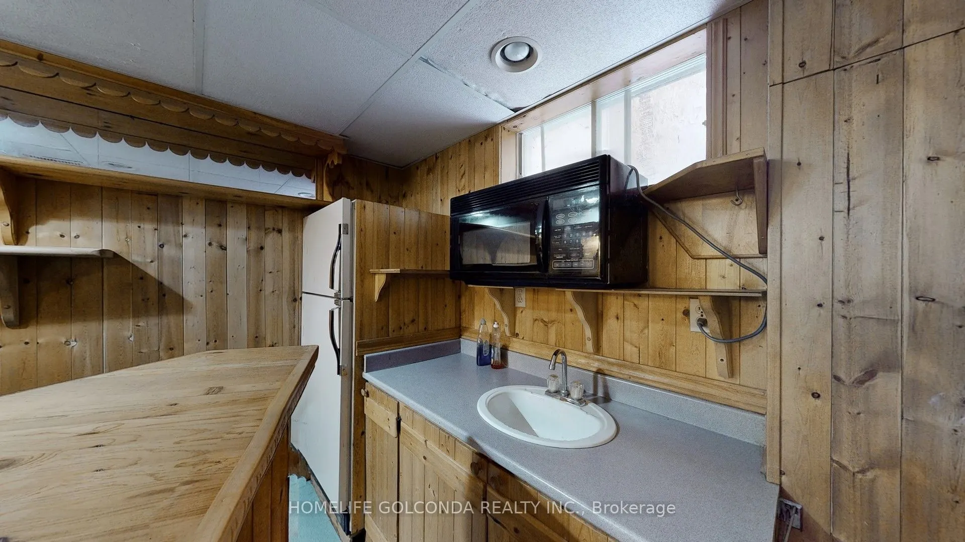 129 Kerr Boulevard S