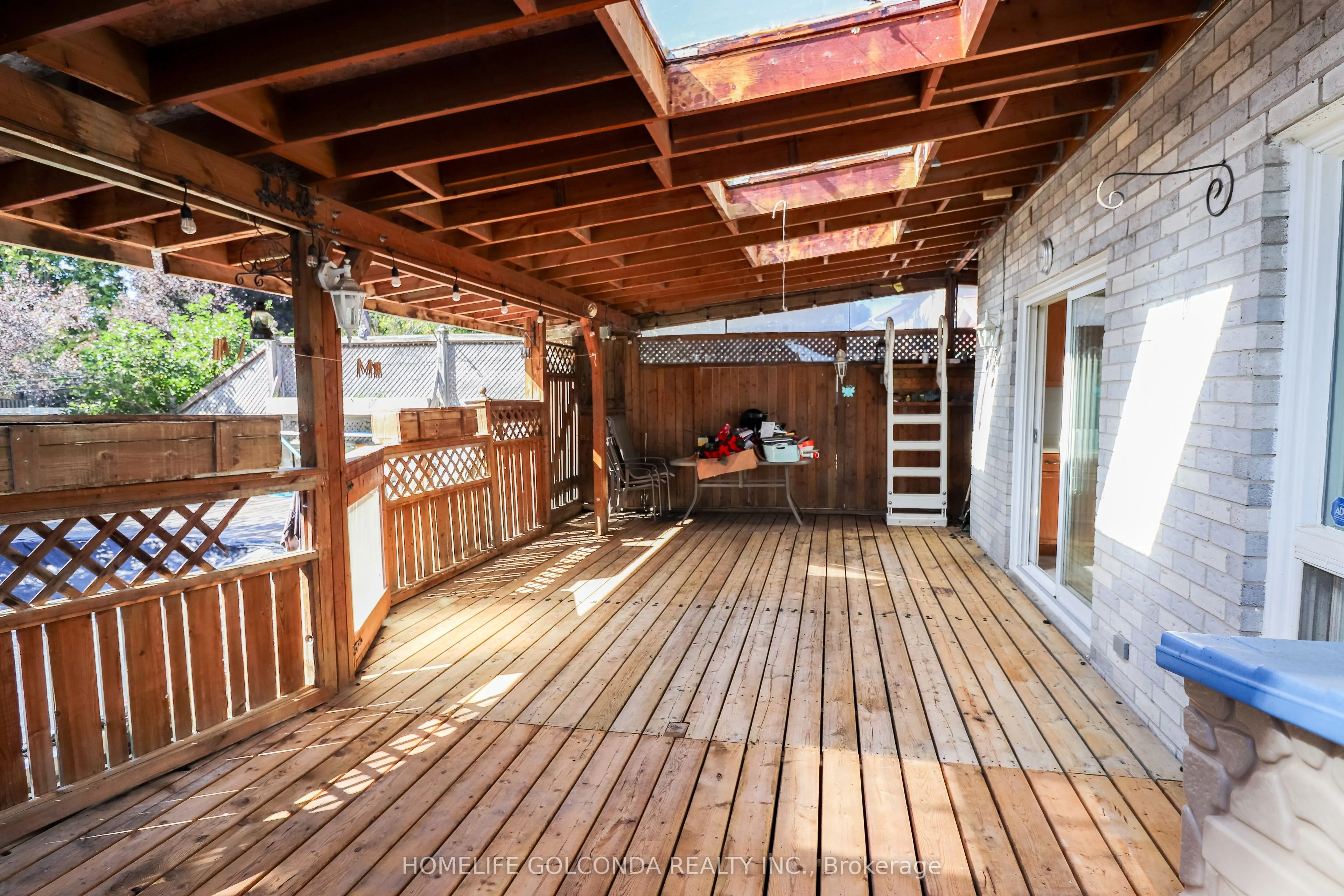 129 Kerr Boulevard S