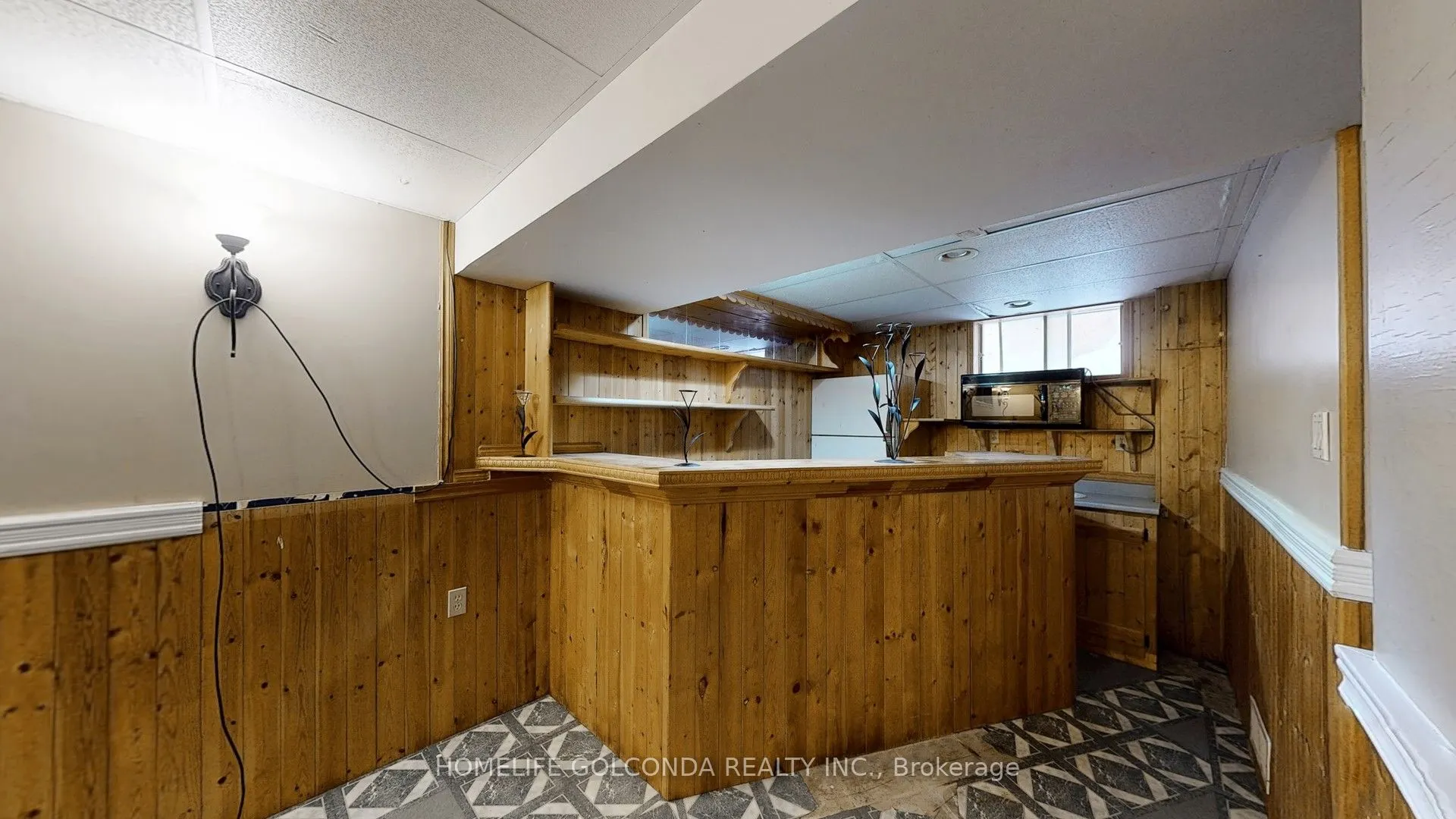 129 Kerr Boulevard S