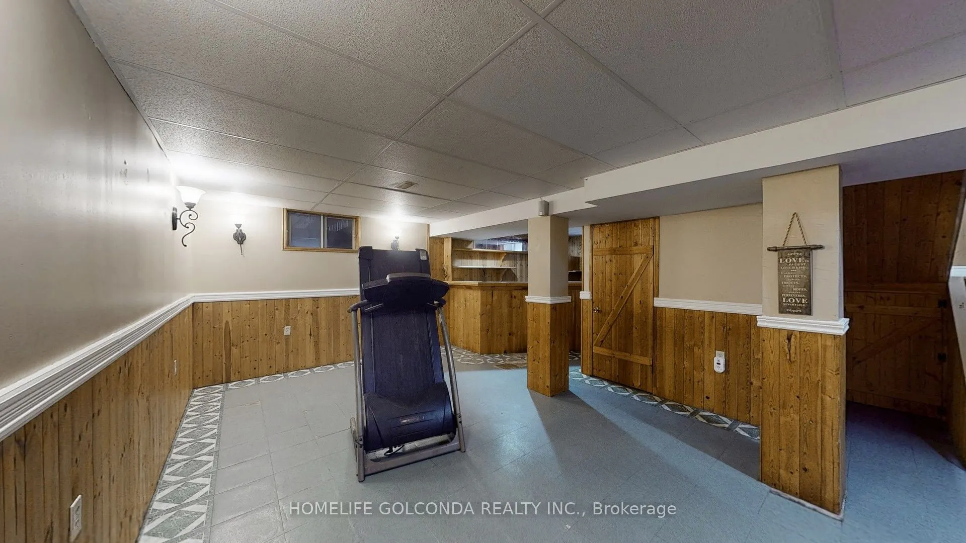 129 Kerr Boulevard S