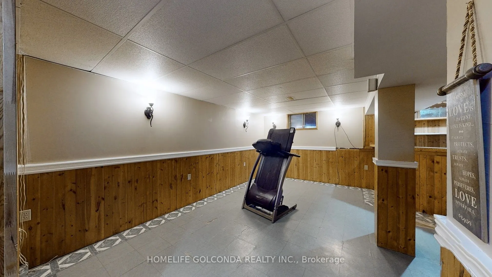 129 Kerr Boulevard S