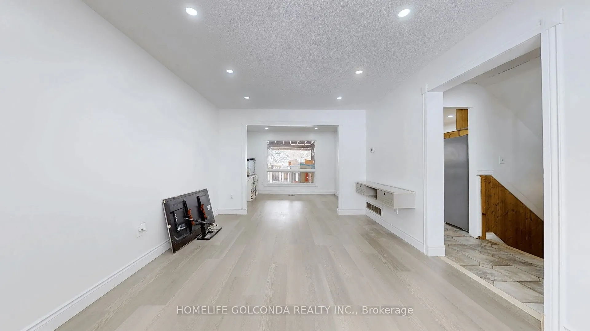 129 Kerr Boulevard S