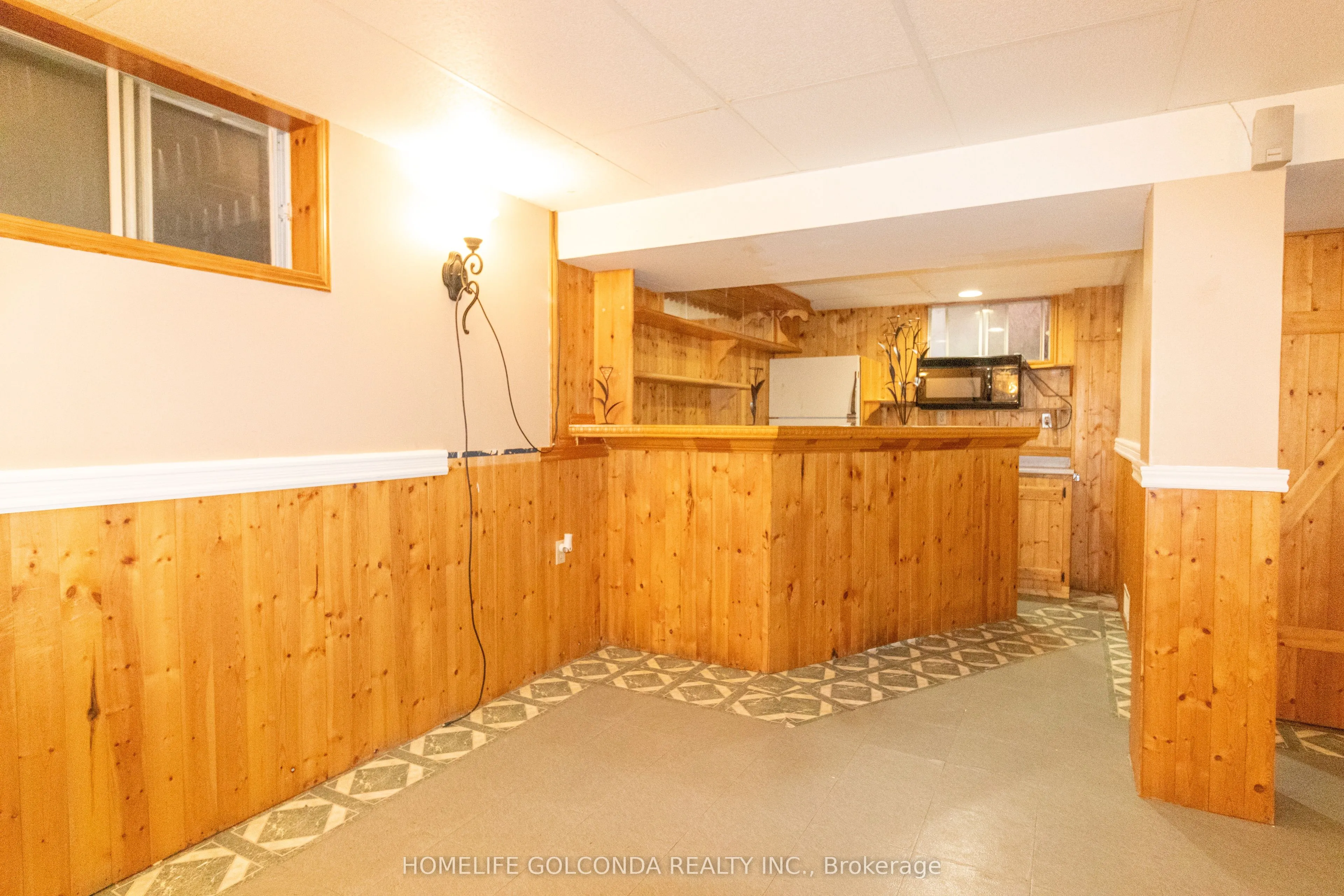 129 Kerr Boulevard S