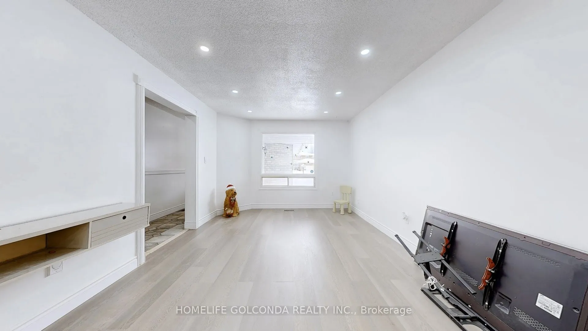 129 Kerr Boulevard S