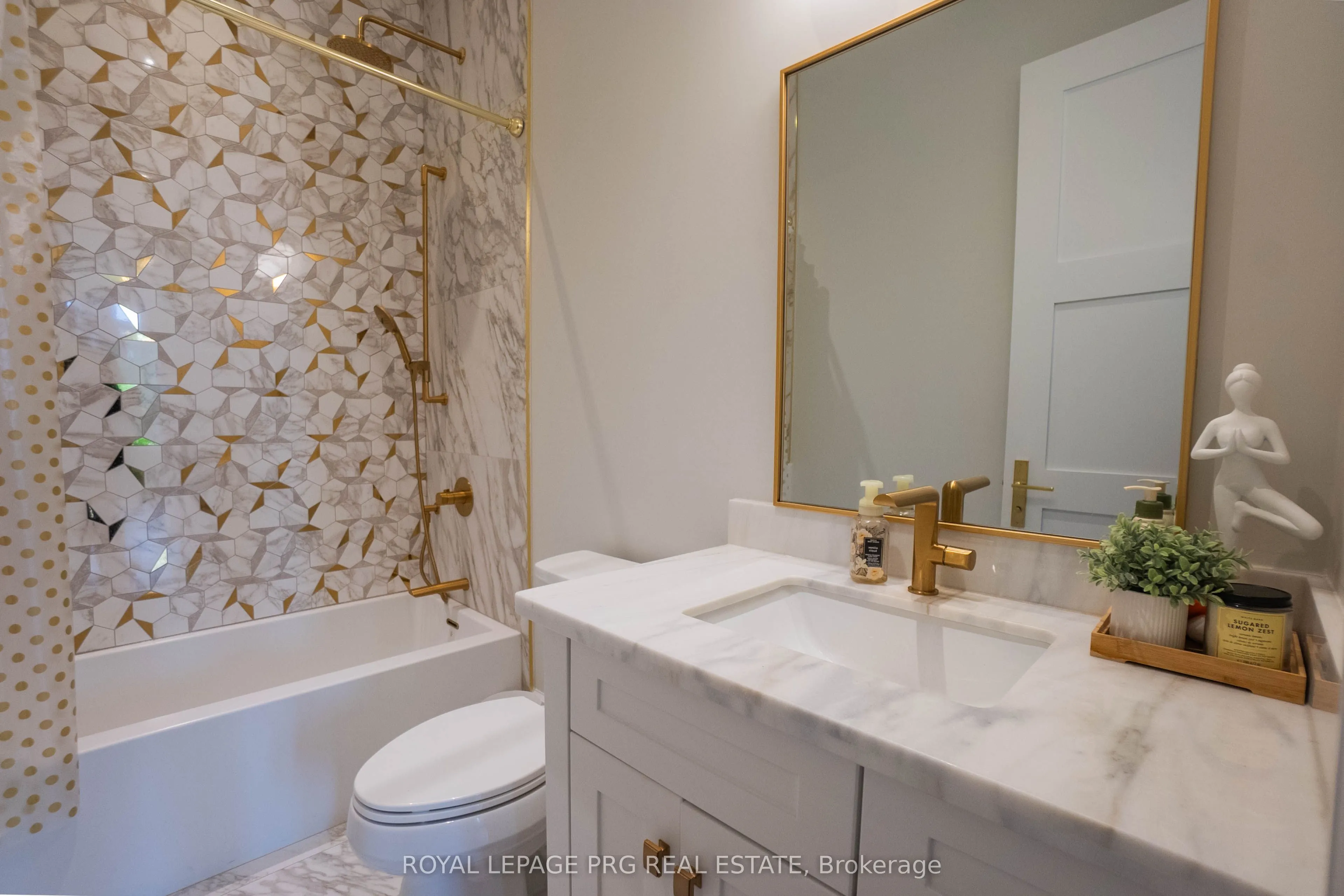 12 Hollywood Crescent