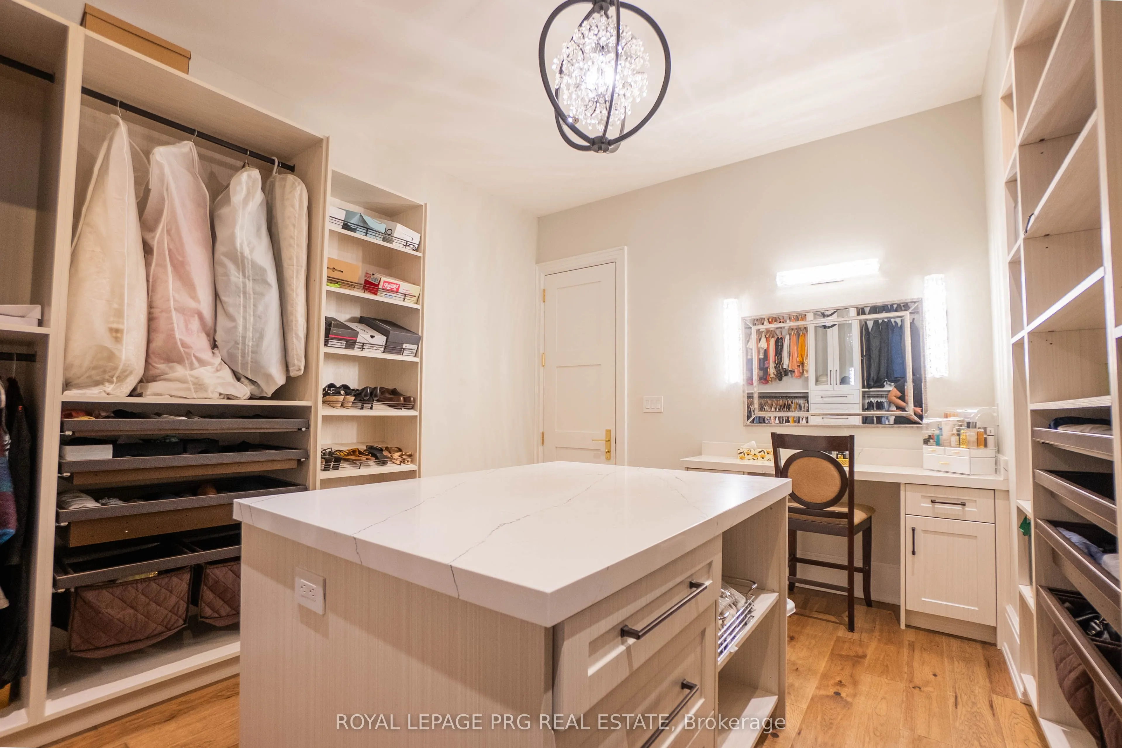 12 Hollywood Crescent