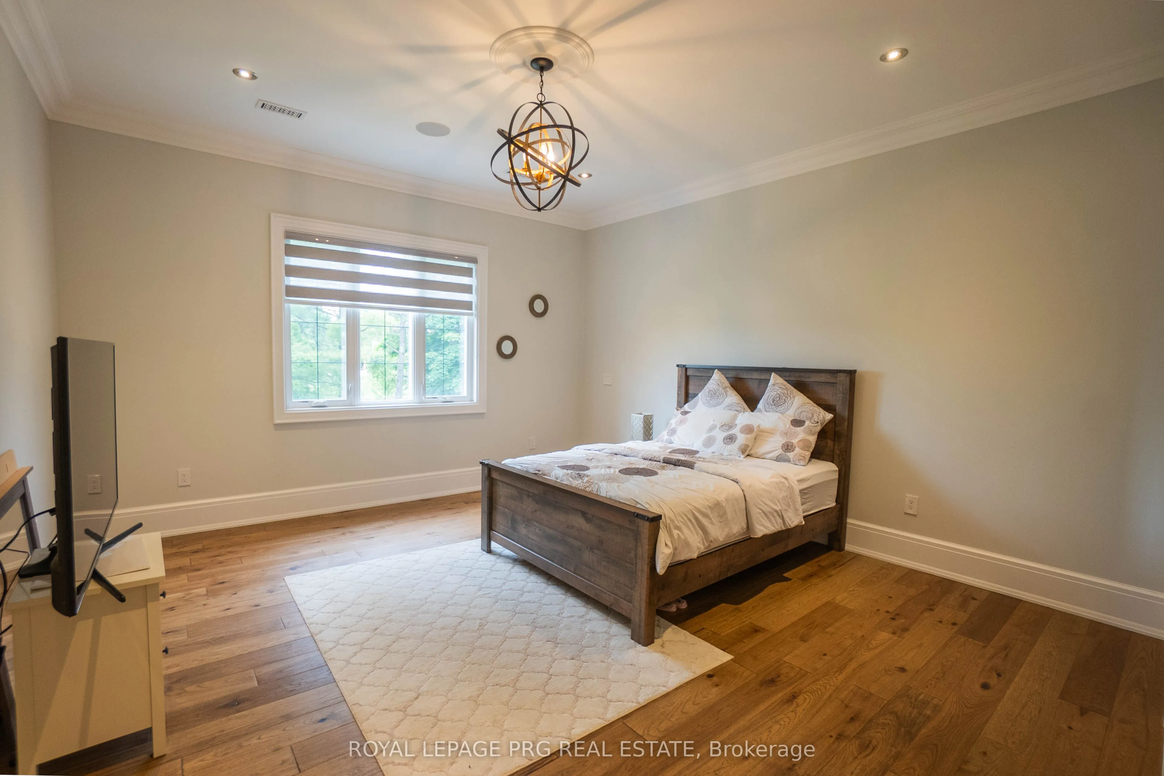 12 Hollywood Crescent