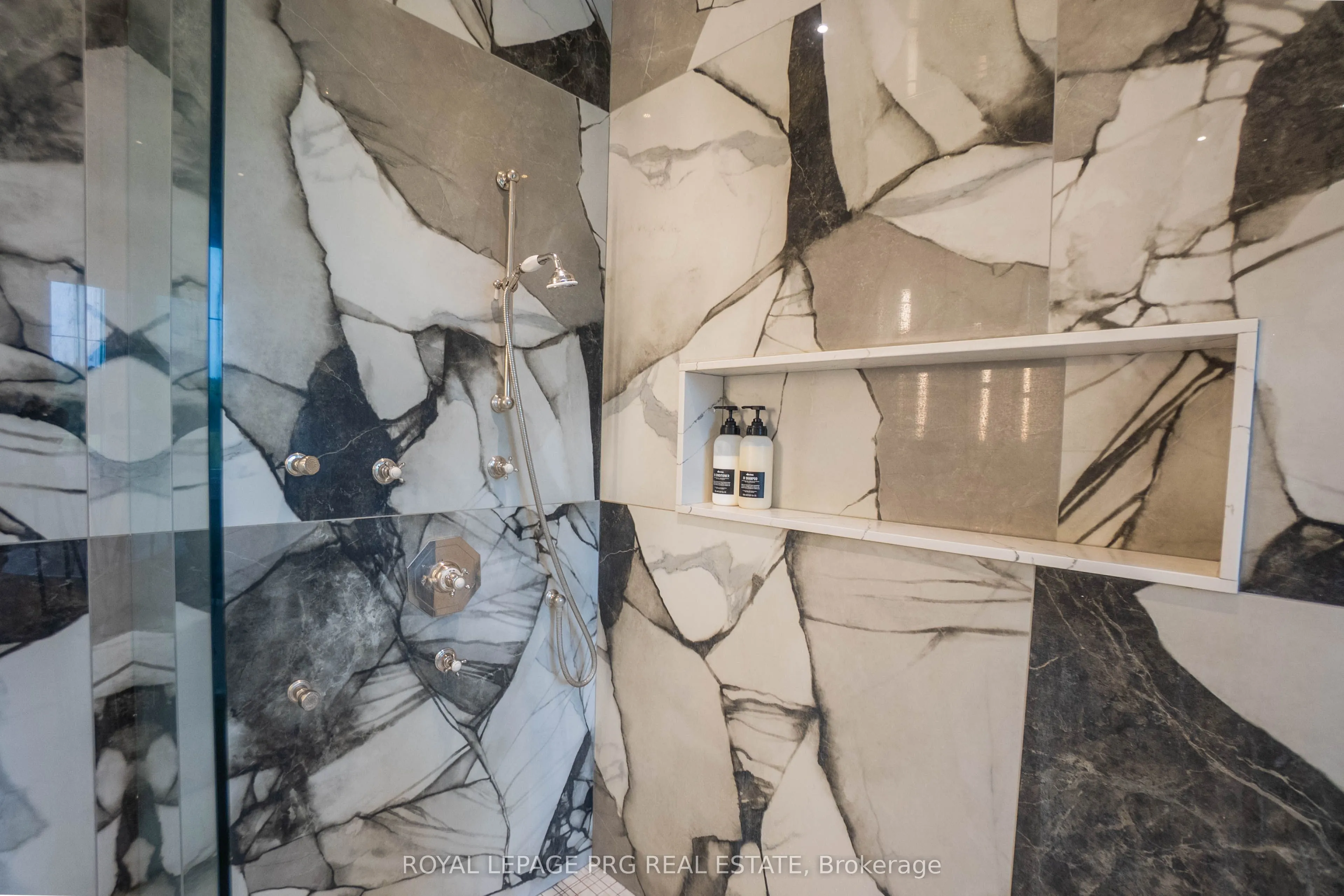 12 Hollywood Crescent