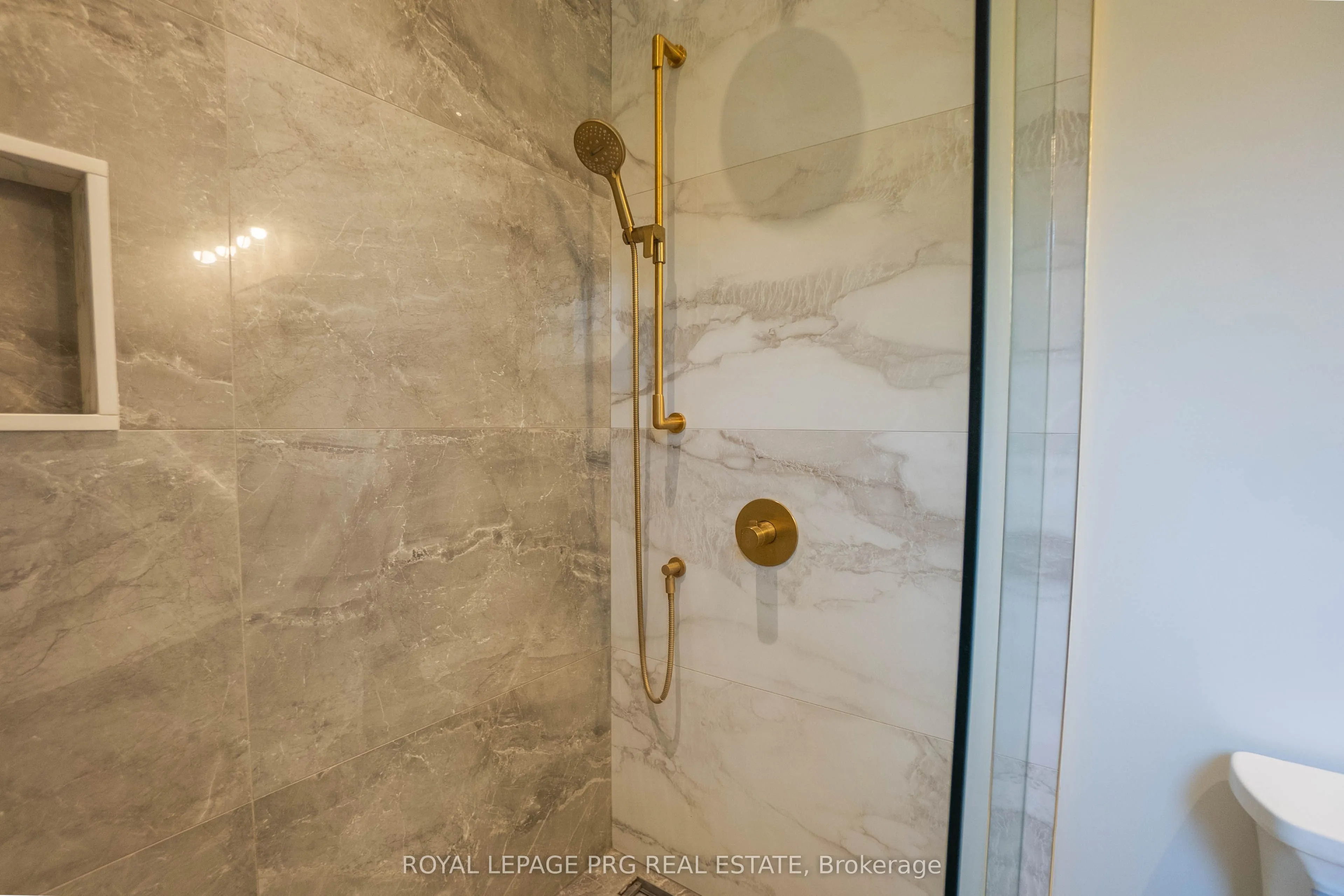 12 Hollywood Crescent