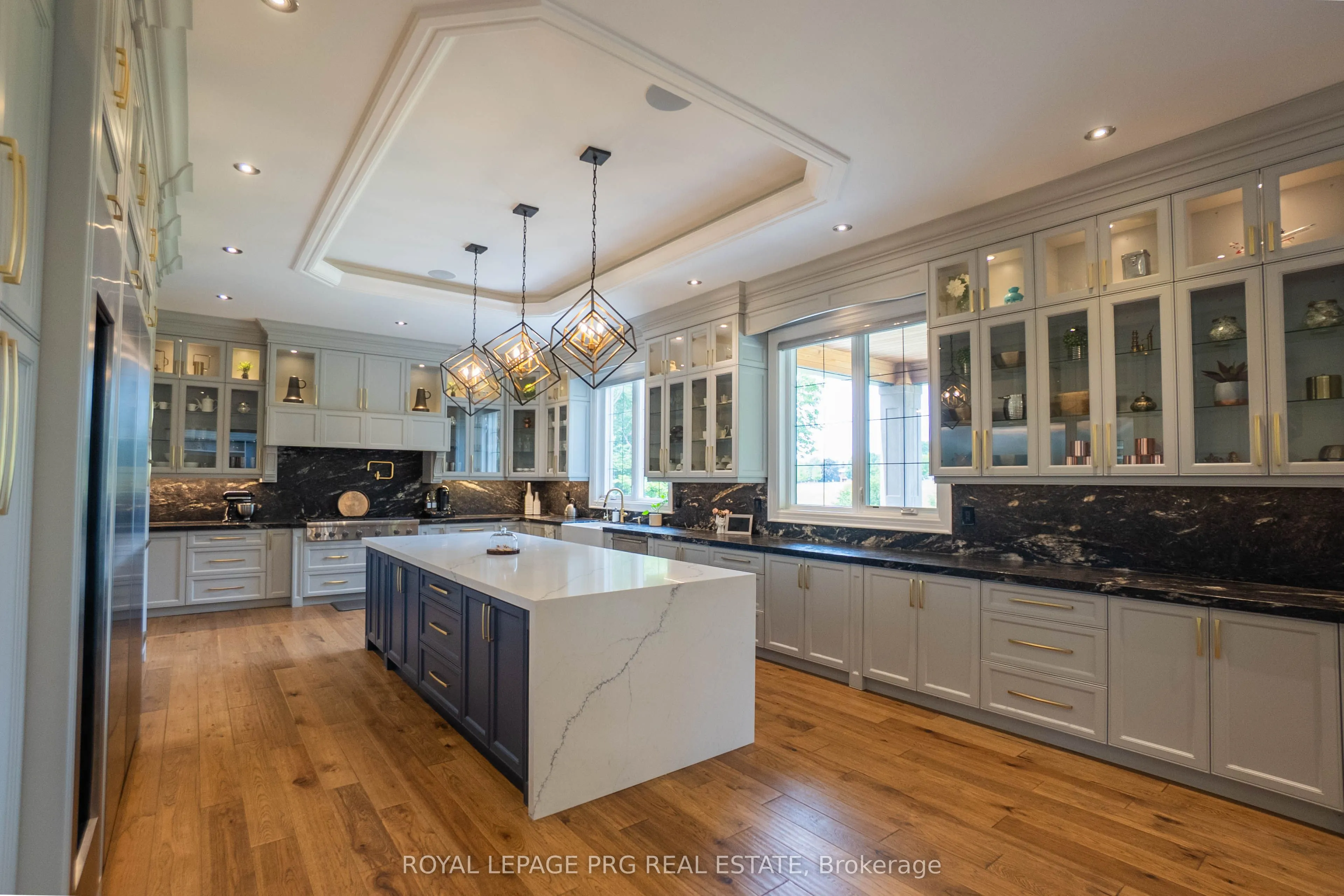 12 Hollywood Crescent