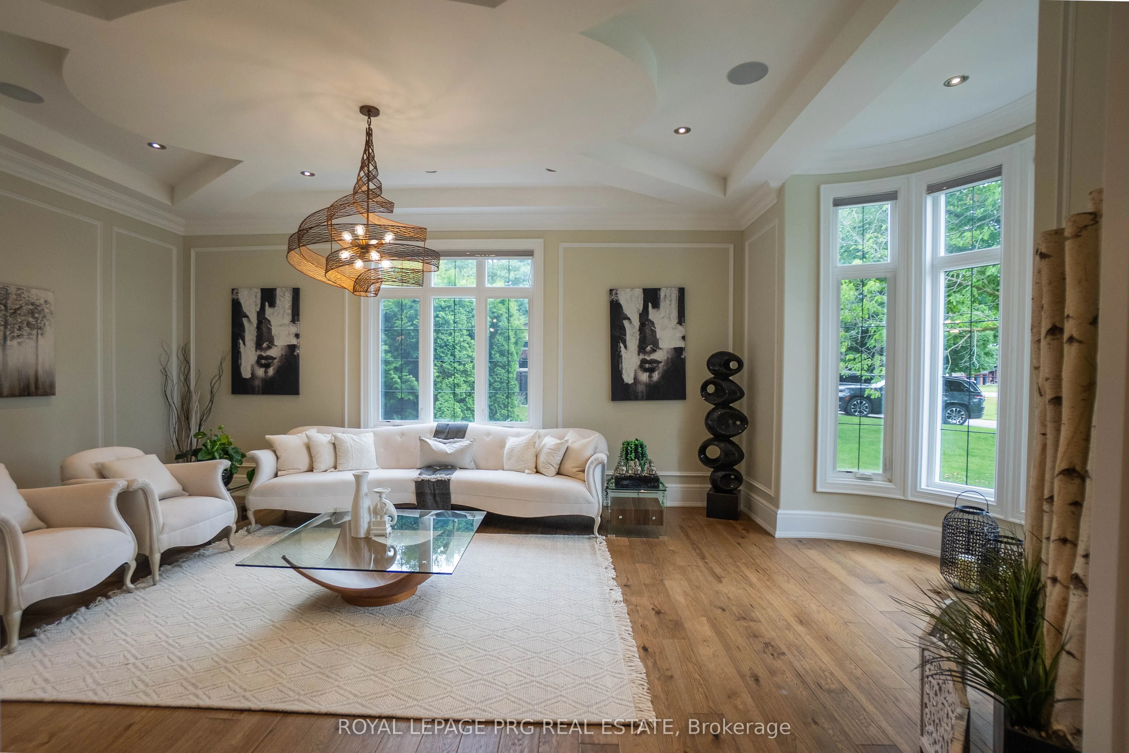 12 Hollywood Crescent