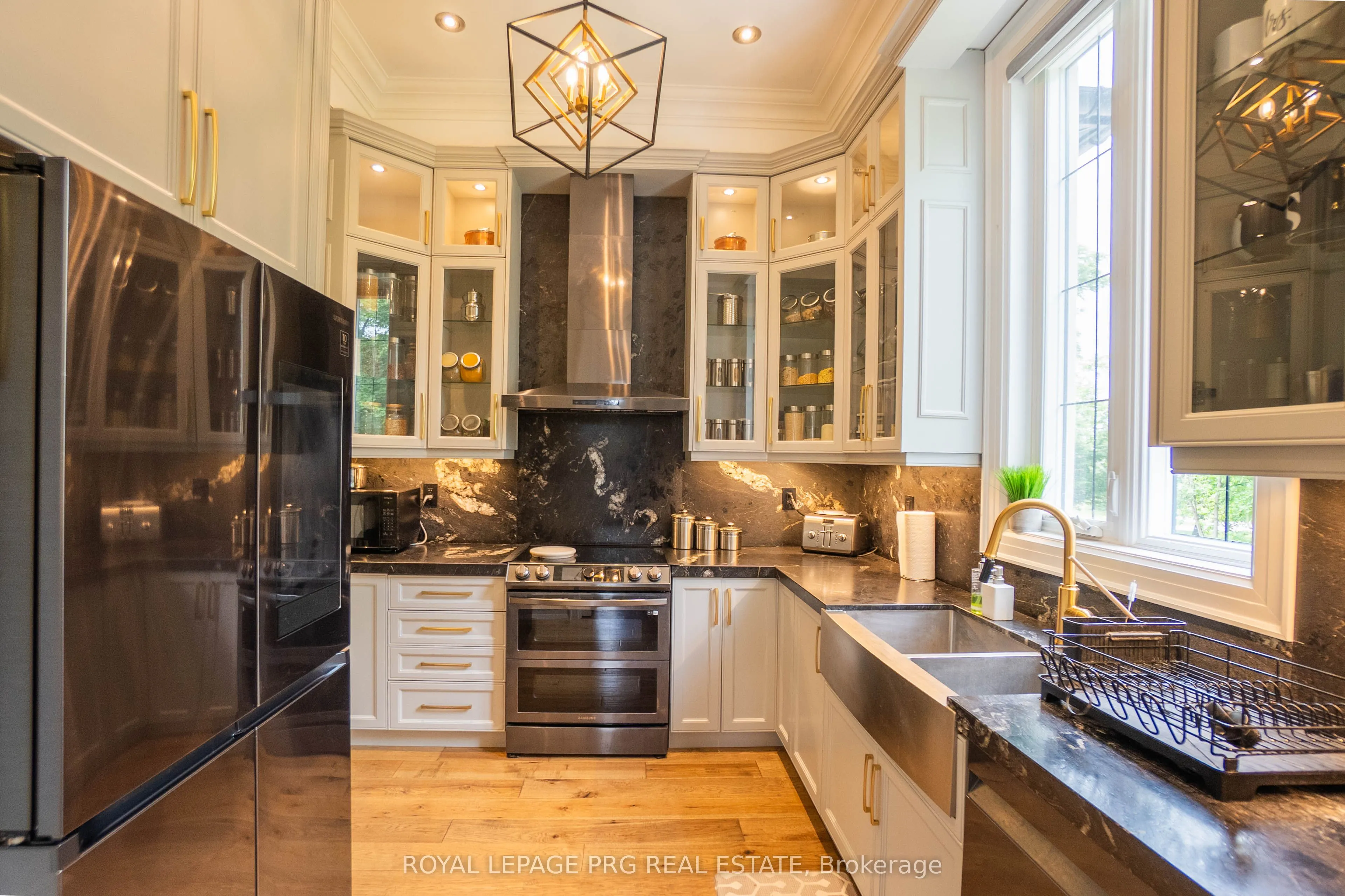 12 Hollywood Crescent