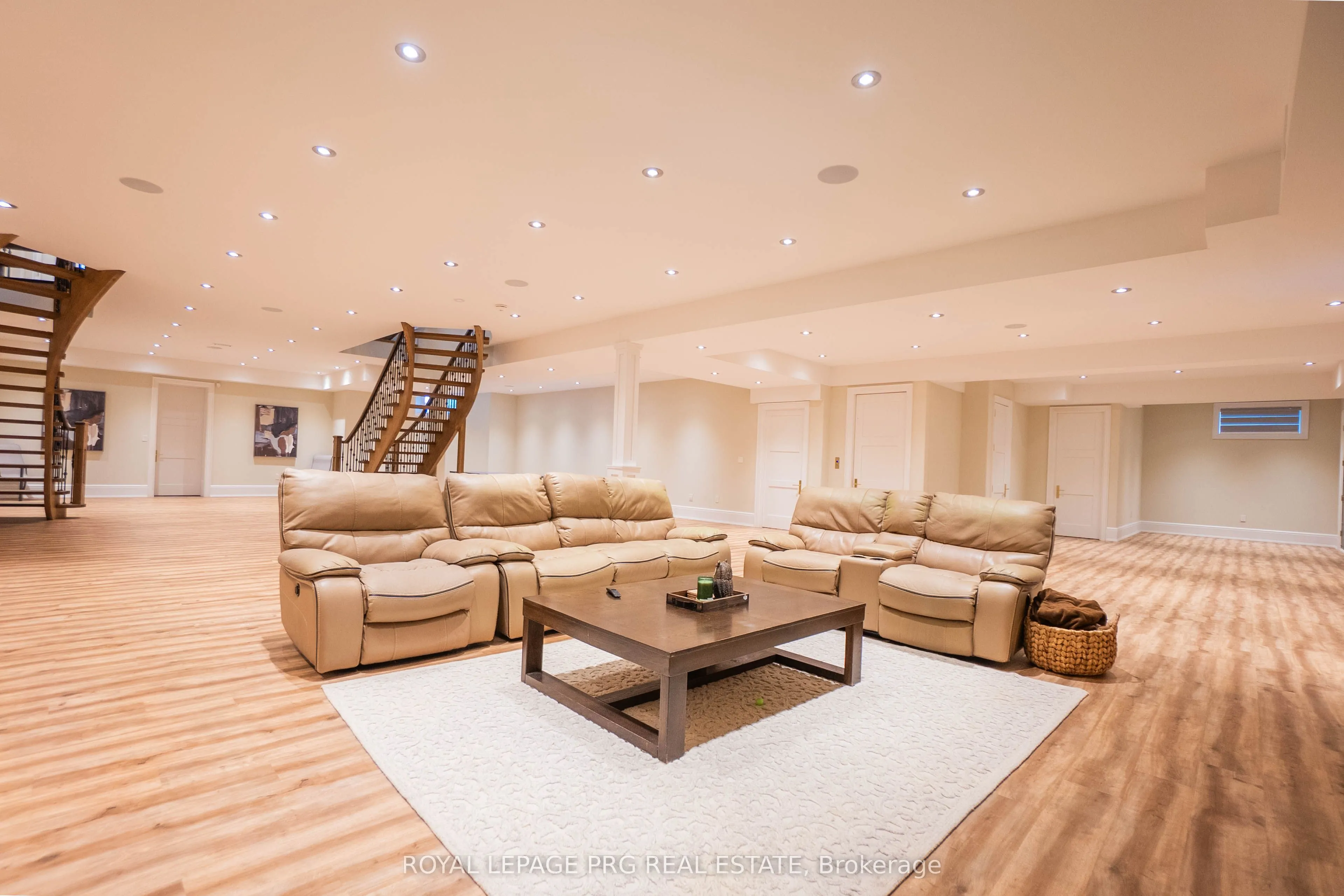 12 Hollywood Crescent