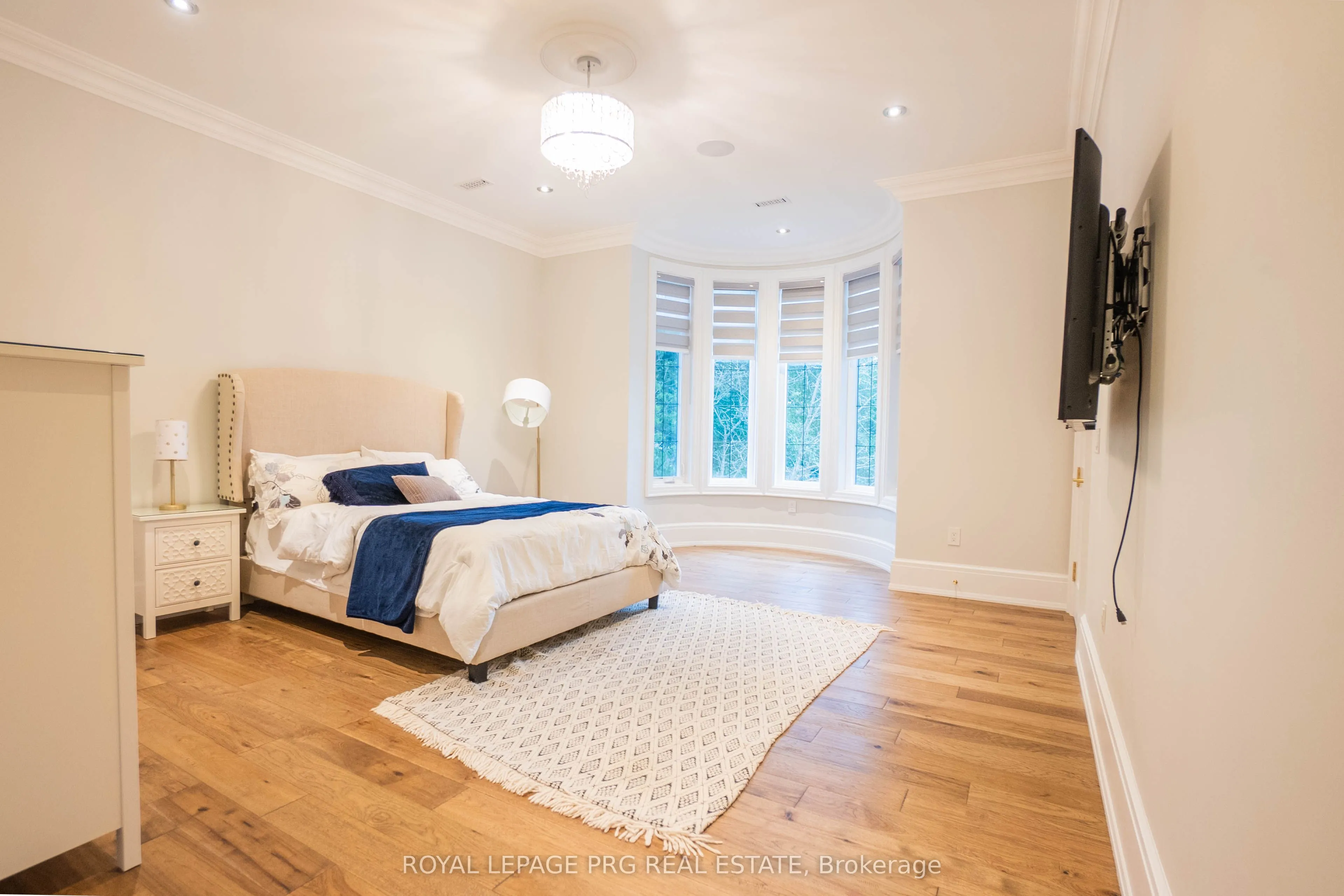 12 Hollywood Crescent