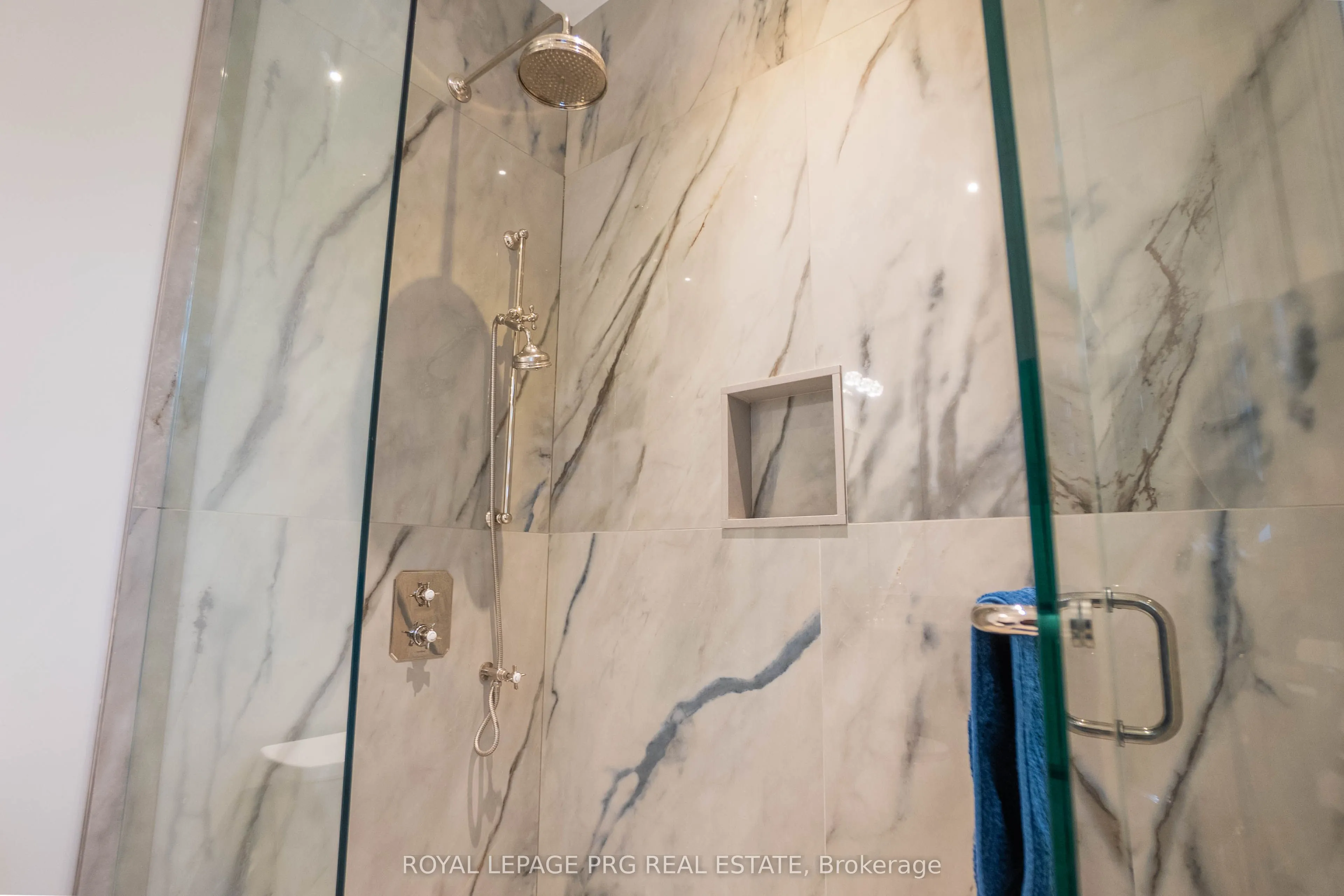 12 Hollywood Crescent