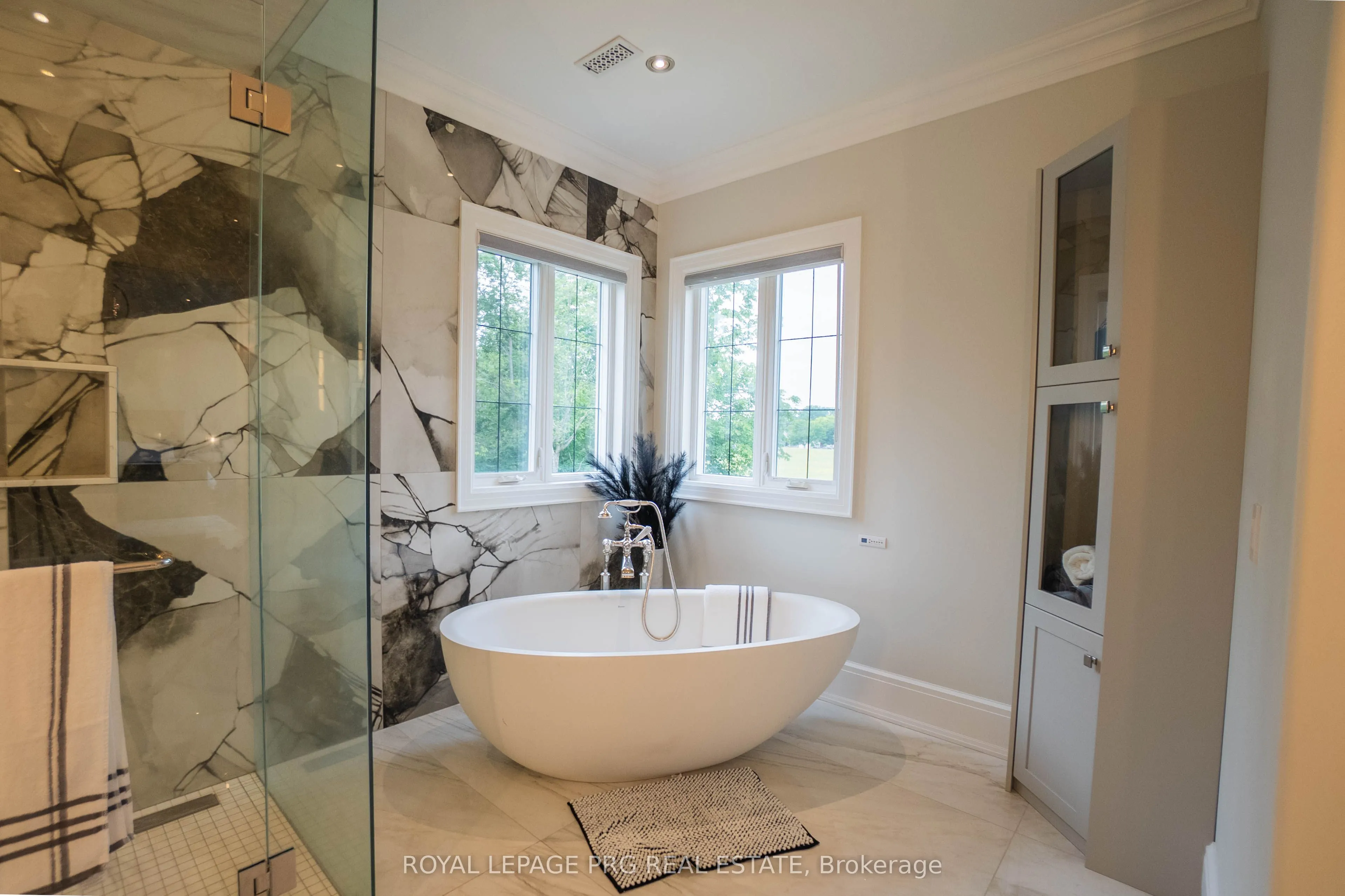 12 Hollywood Crescent