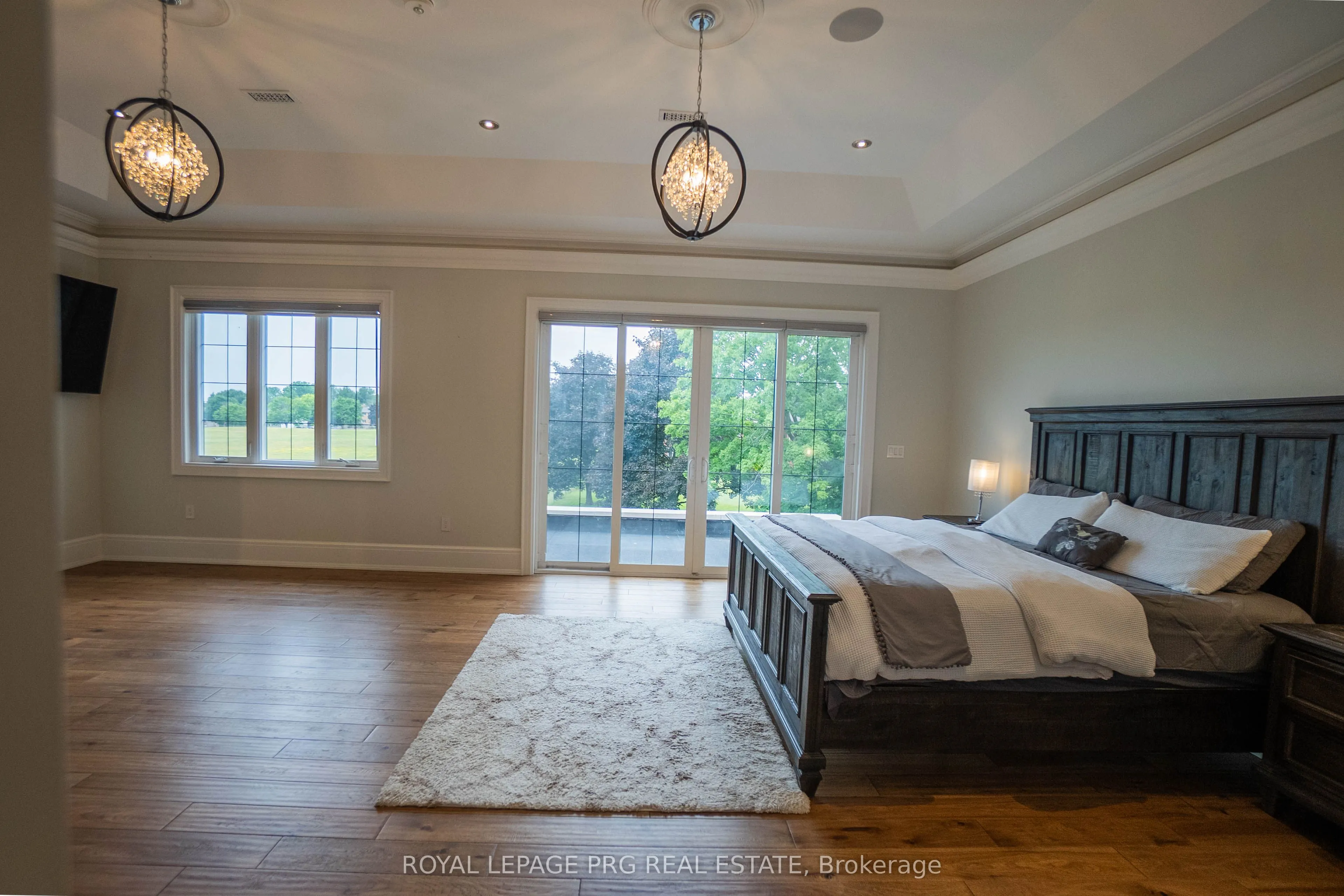 12 Hollywood Crescent